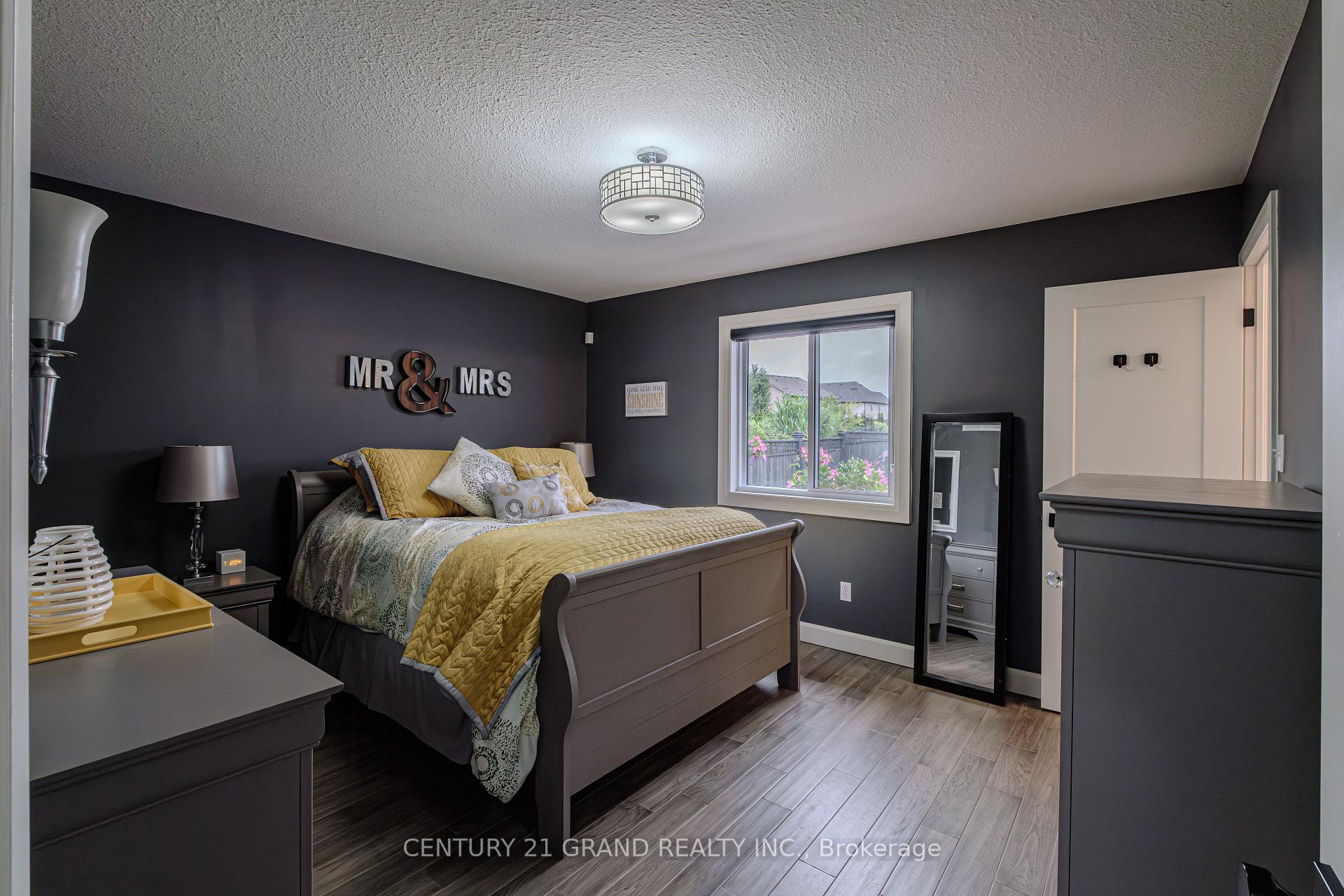 Photo 9 of 31 Irongate Drive, Brant, Paris — HOMEH