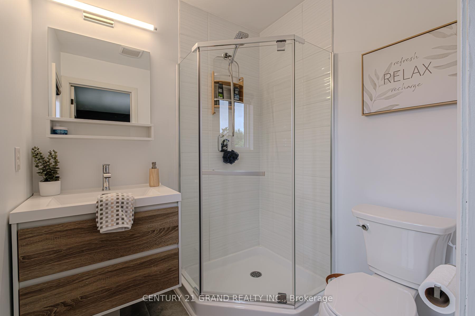 Photo 10 of 31 Irongate Drive, Brant, Paris — HOMEH