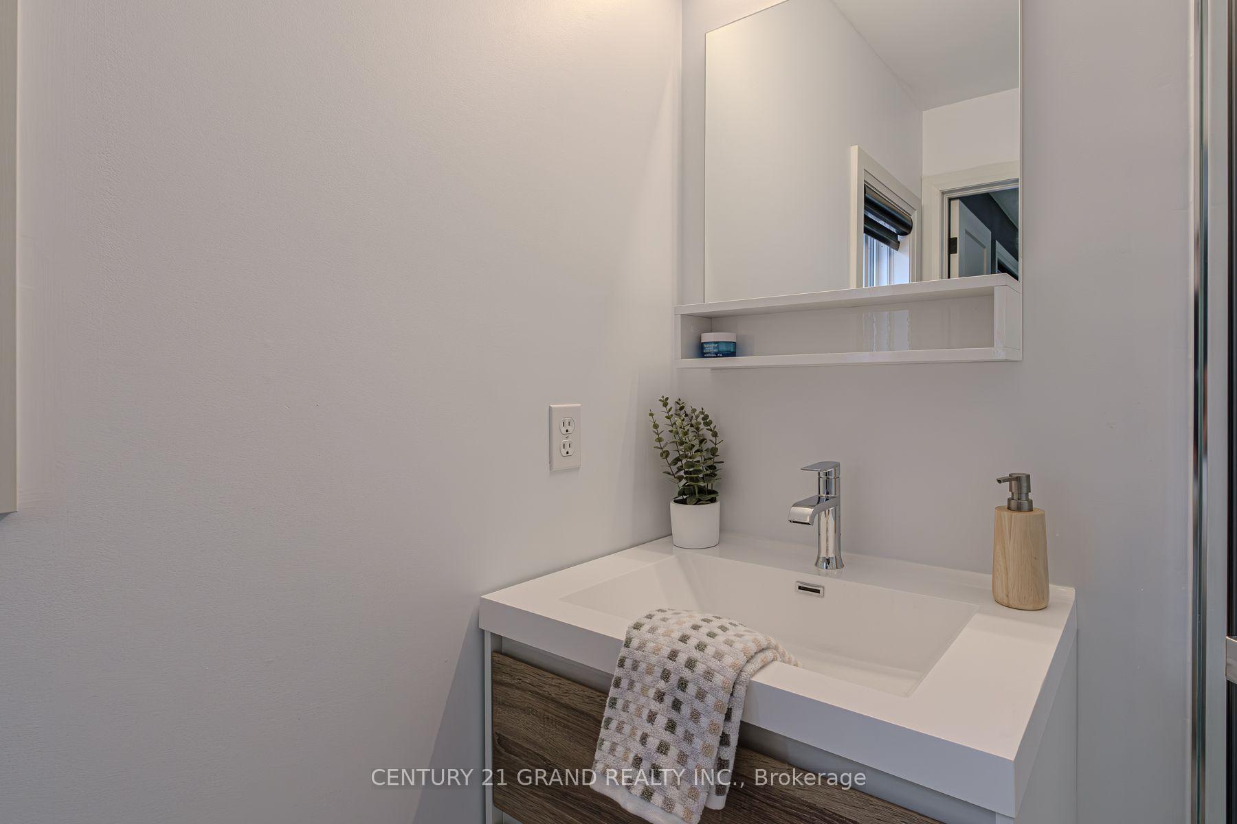 Photo 11 of 31 Irongate Drive, Brant, Paris — HOMEH