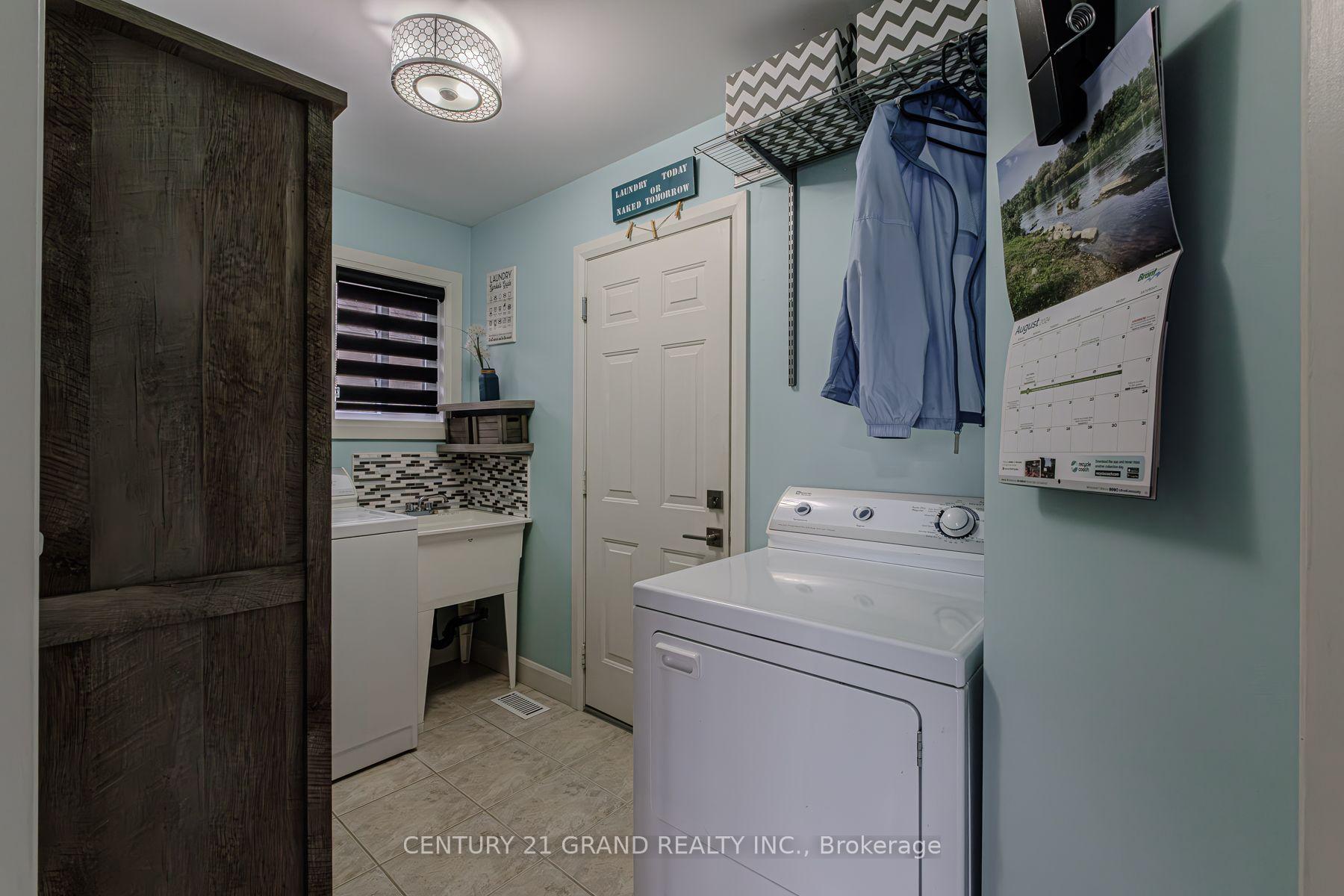 Photo 15 of 31 Irongate Drive, Brant, Paris — HOMEH