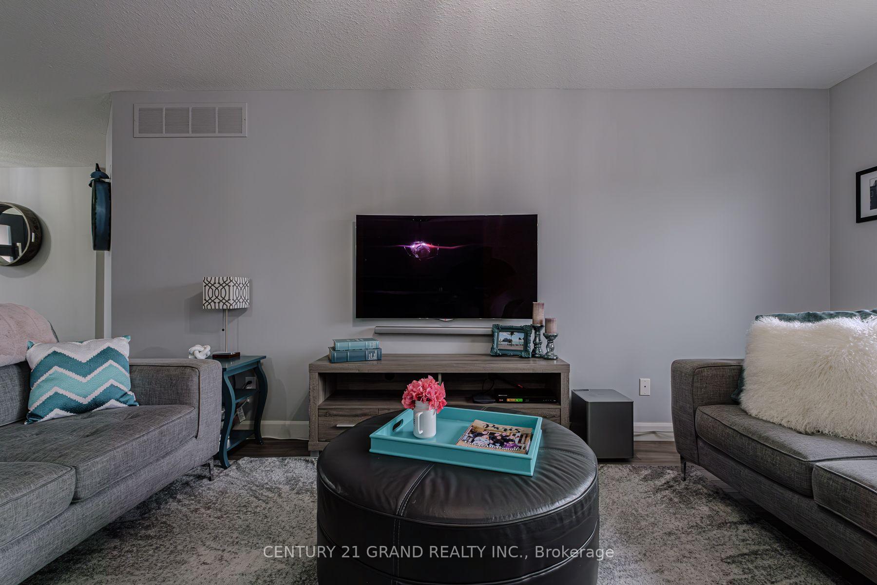 Photo 18 of 31 Irongate Drive, Brant, Paris — HOMEH