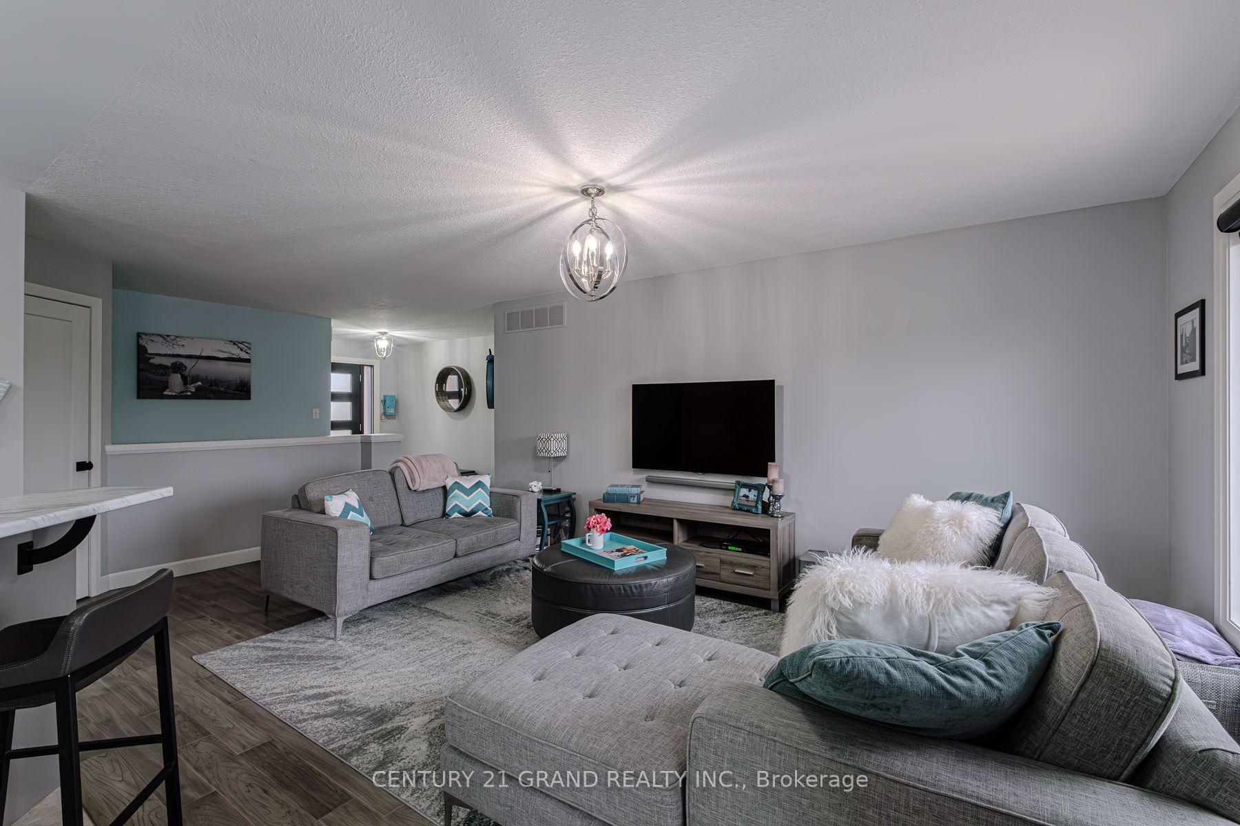 Photo 19 of 31 Irongate Drive, Brant, Paris — HOMEH
