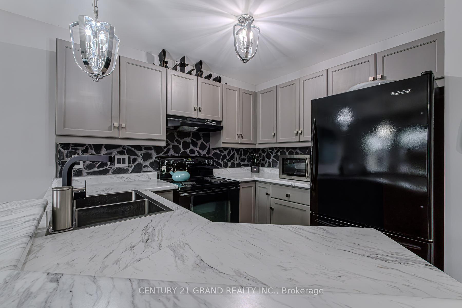 Photo 20 of 31 Irongate Drive, Brant, Paris — HOMEH
