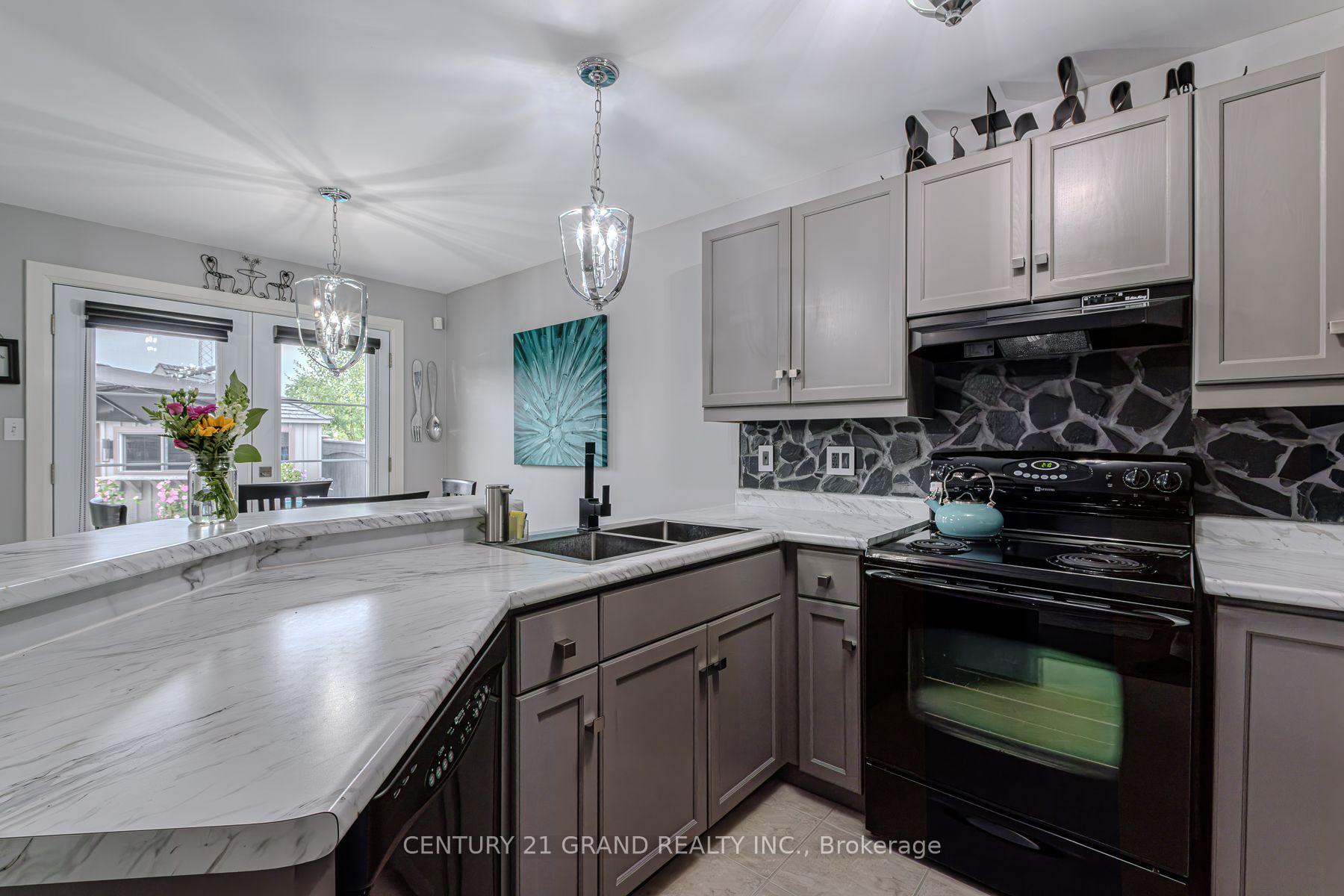 Photo 21 of 31 Irongate Drive, Brant, Paris — HOMEH