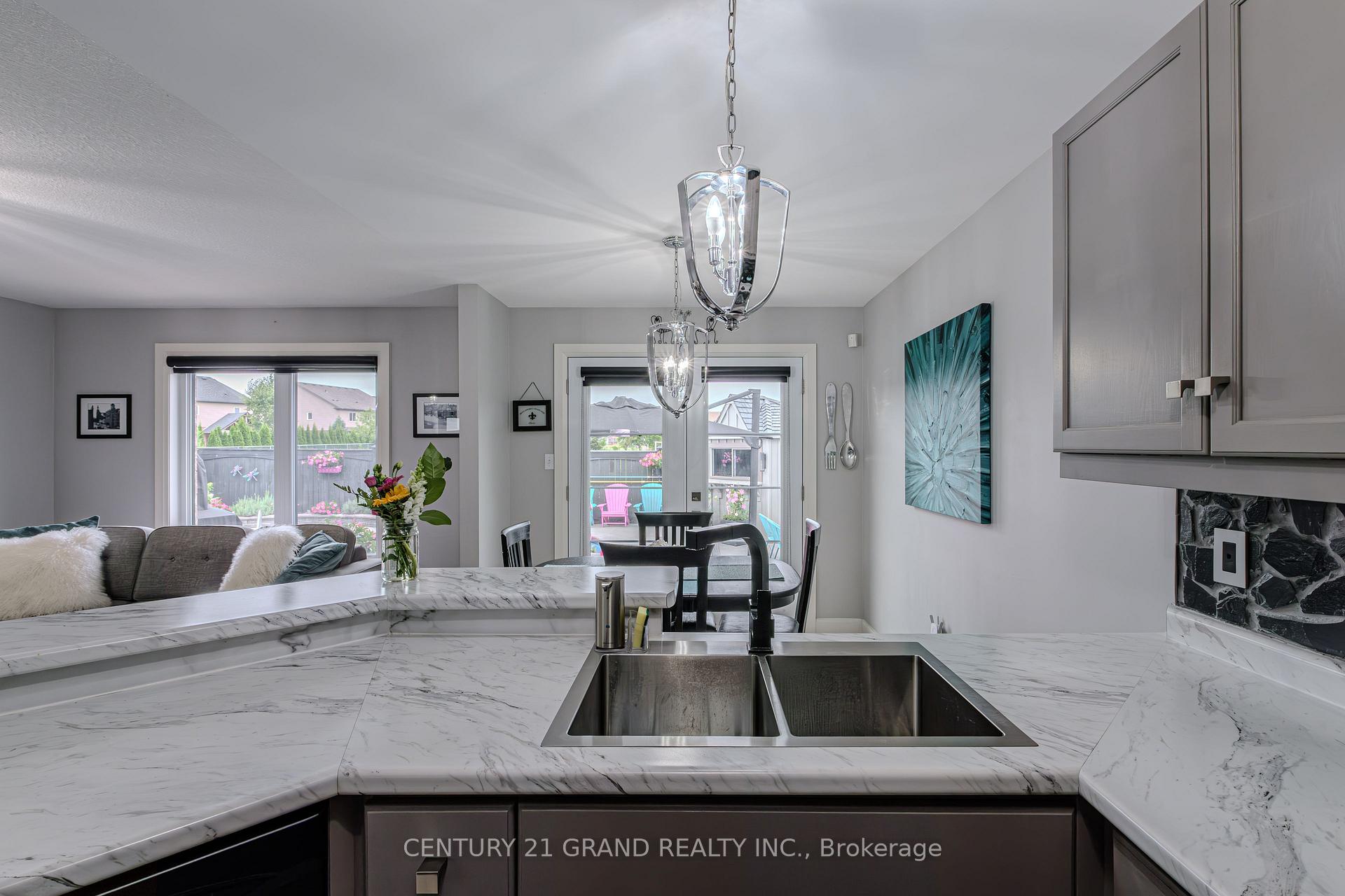 Photo 22 of 31 Irongate Drive, Brant, Paris — HOMEH
