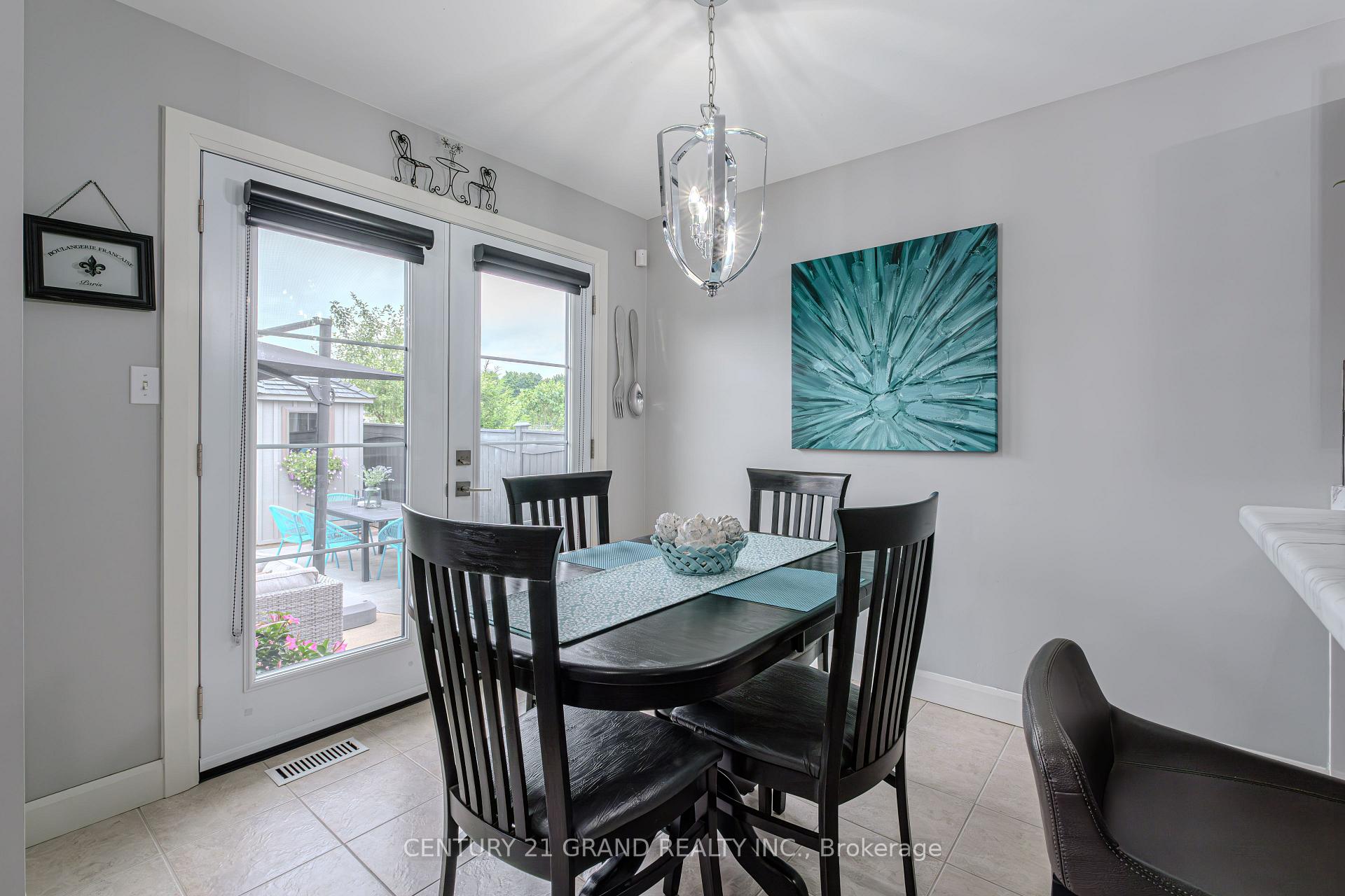 Photo 23 of 31 Irongate Drive, Brant, Paris — HOMEH
