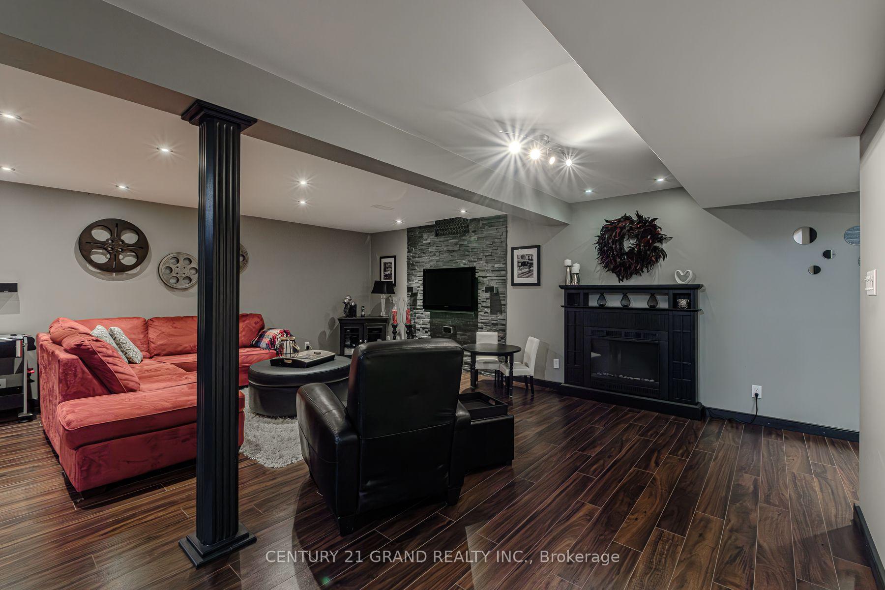 Photo 24 of 31 Irongate Drive, Brant, Paris — HOMEH
