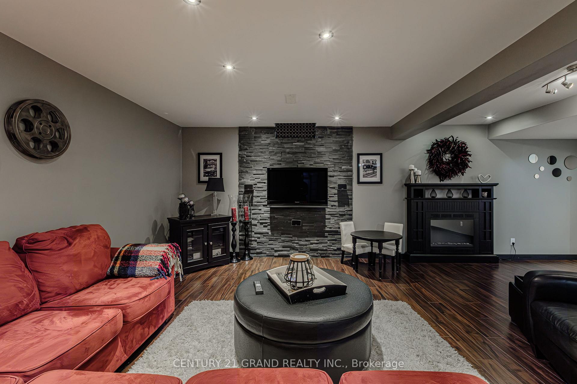 Photo 26 of 31 Irongate Drive, Brant, Paris — HOMEH