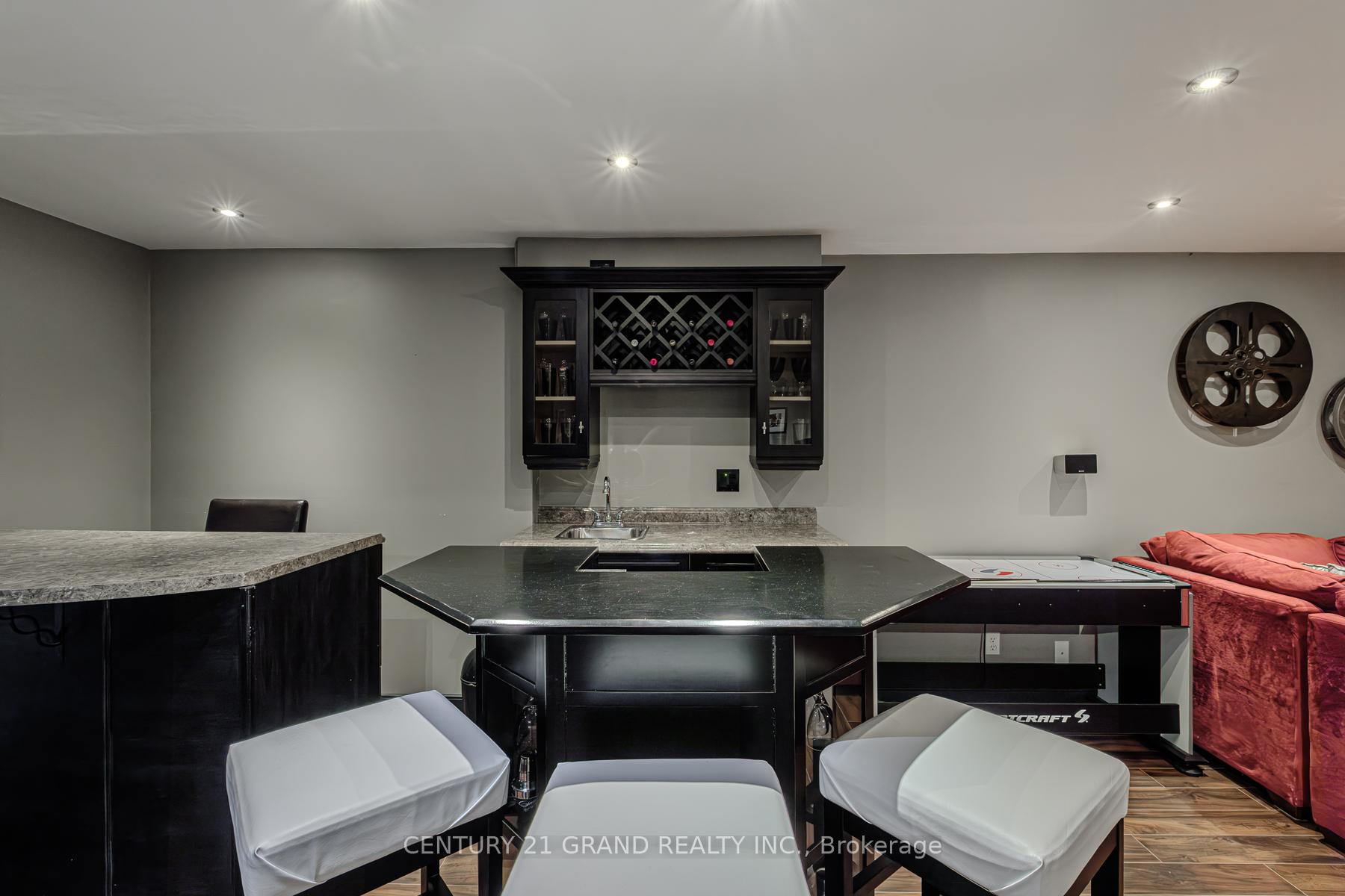 Photo 27 of 31 Irongate Drive, Brant, Paris — HOMEH
