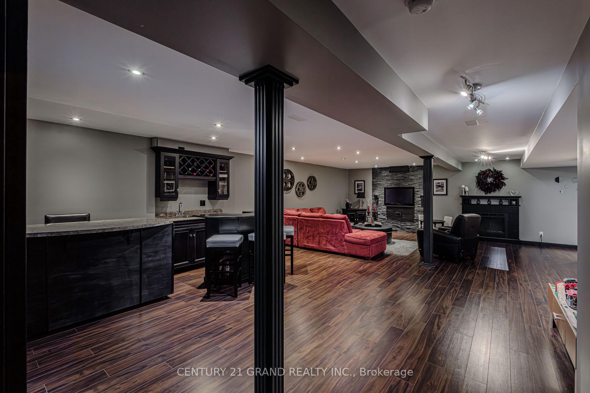 Photo 28 of 31 Irongate Drive, Brant, Paris — HOMEH