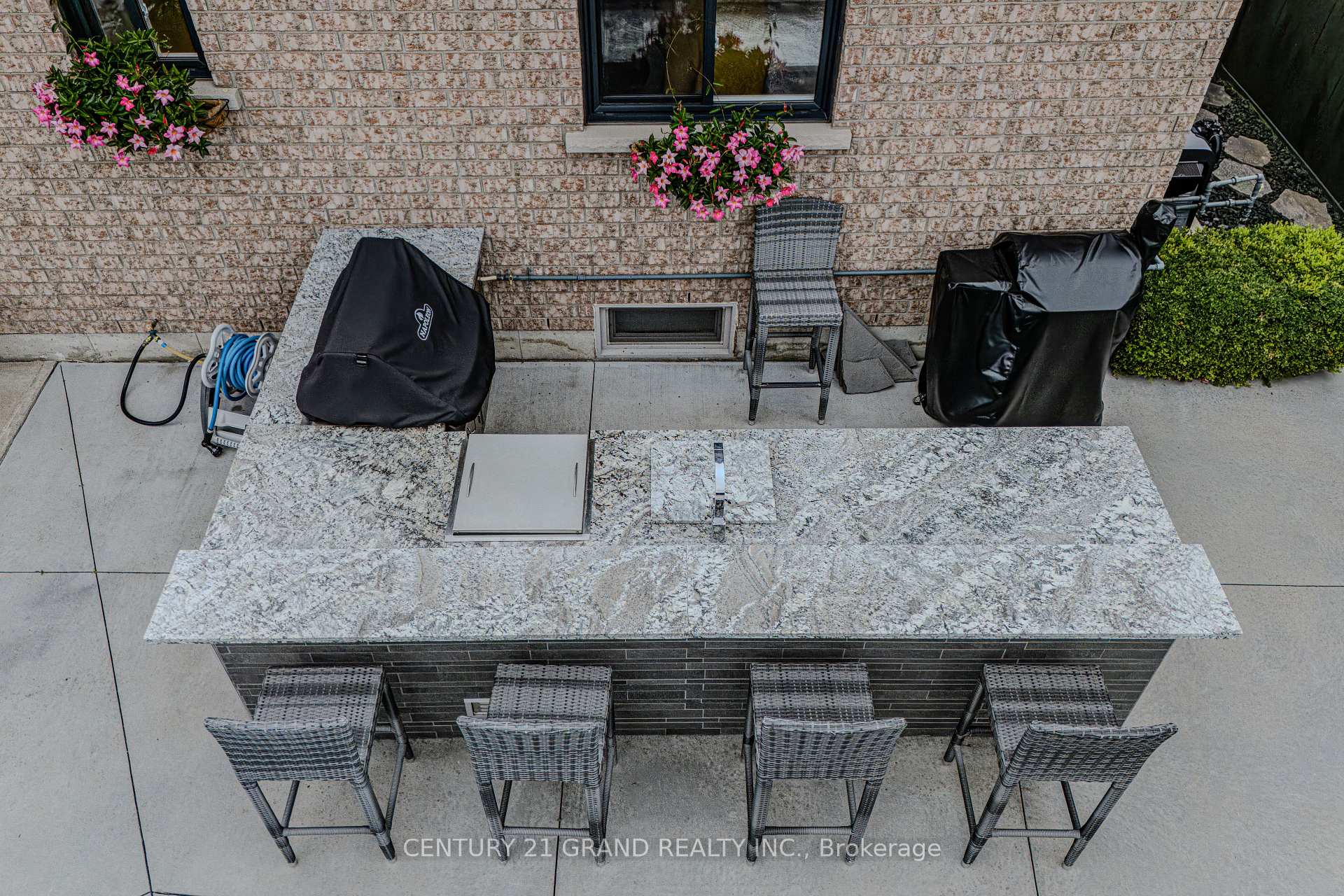 Photo 32 of 31 Irongate Drive, Brant, Paris — HOMEH