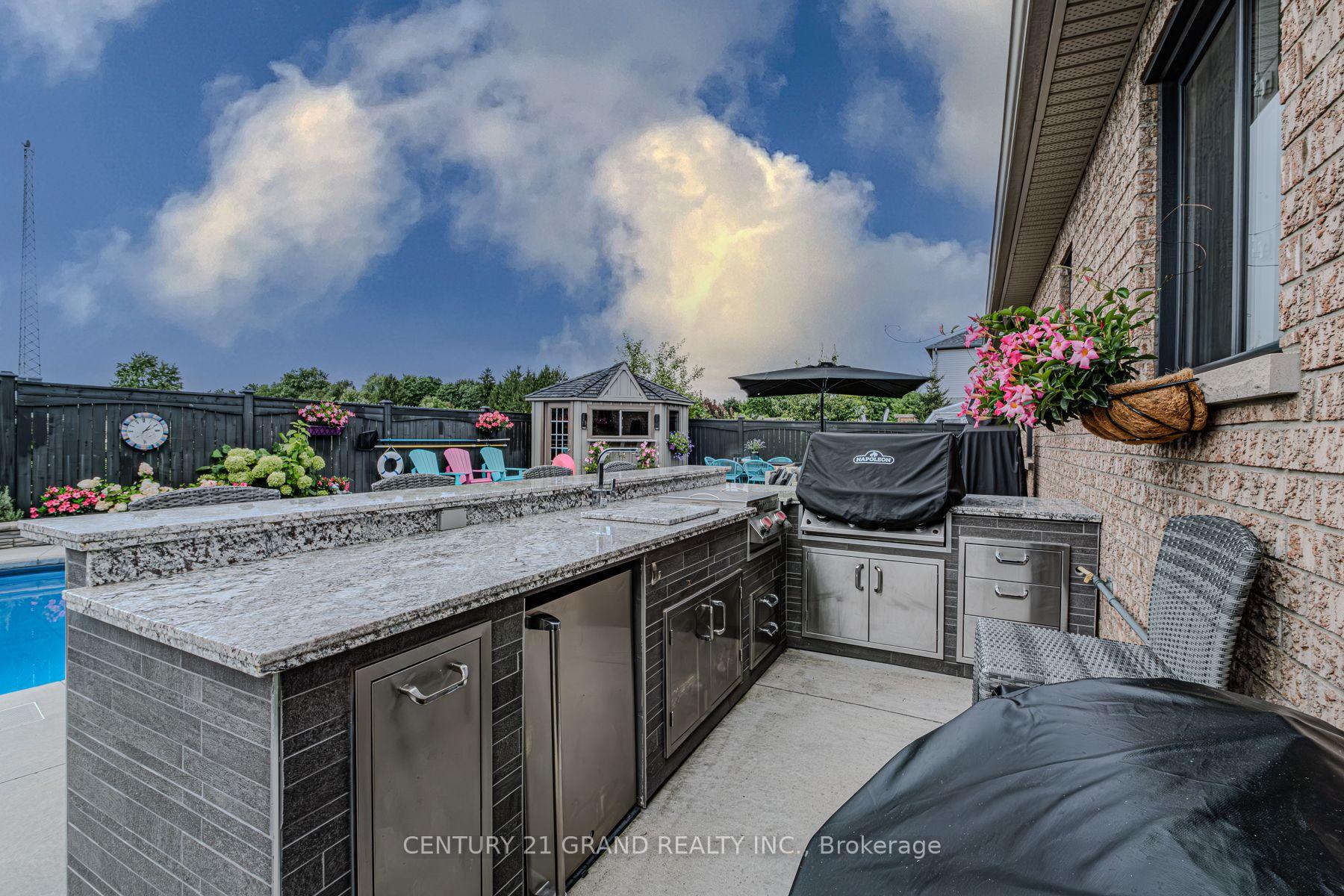 Photo 35 of 31 Irongate Drive, Brant, Paris — HOMEH