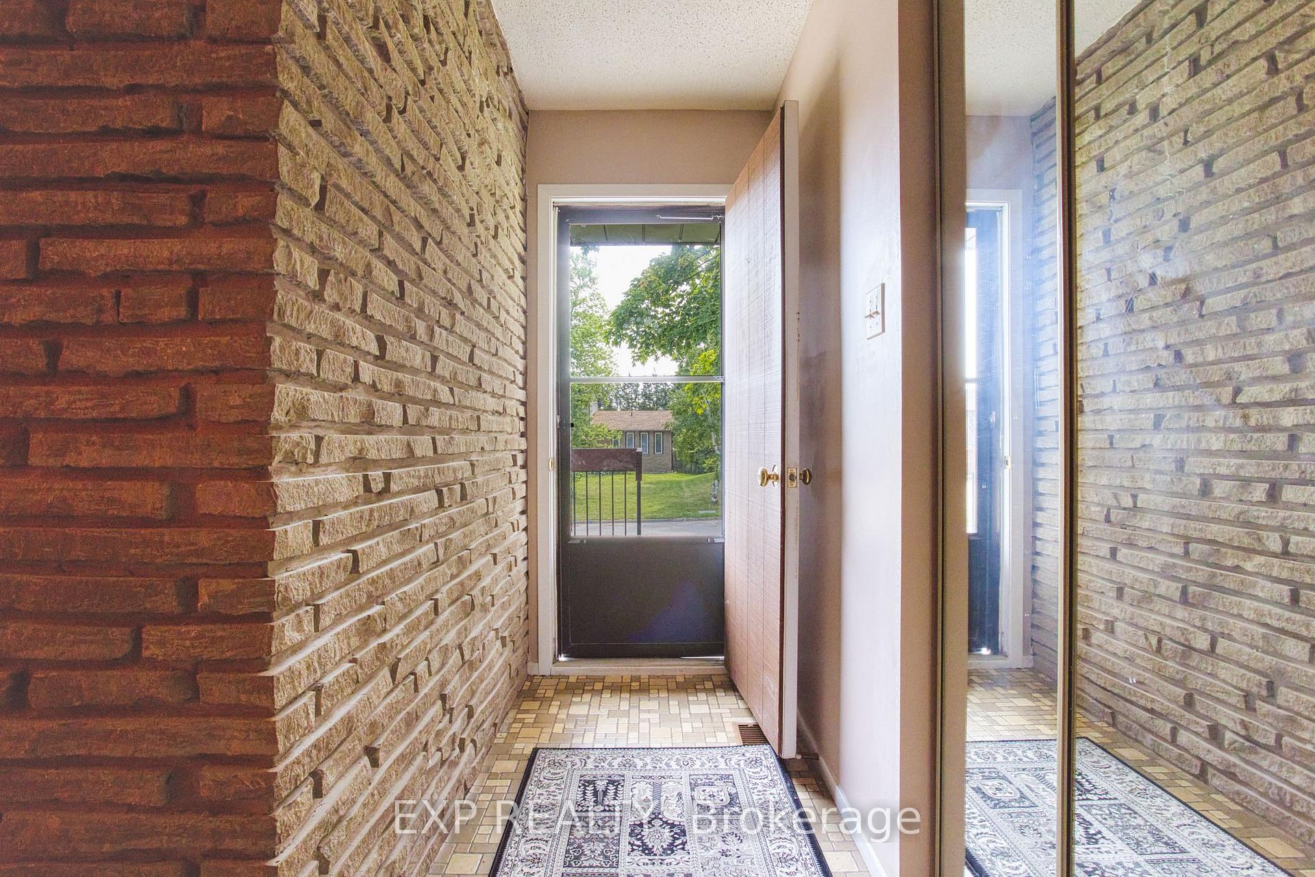 Photo 5 of 4 Cedar Glen, Grimsby, Grimsby West — HOMEH