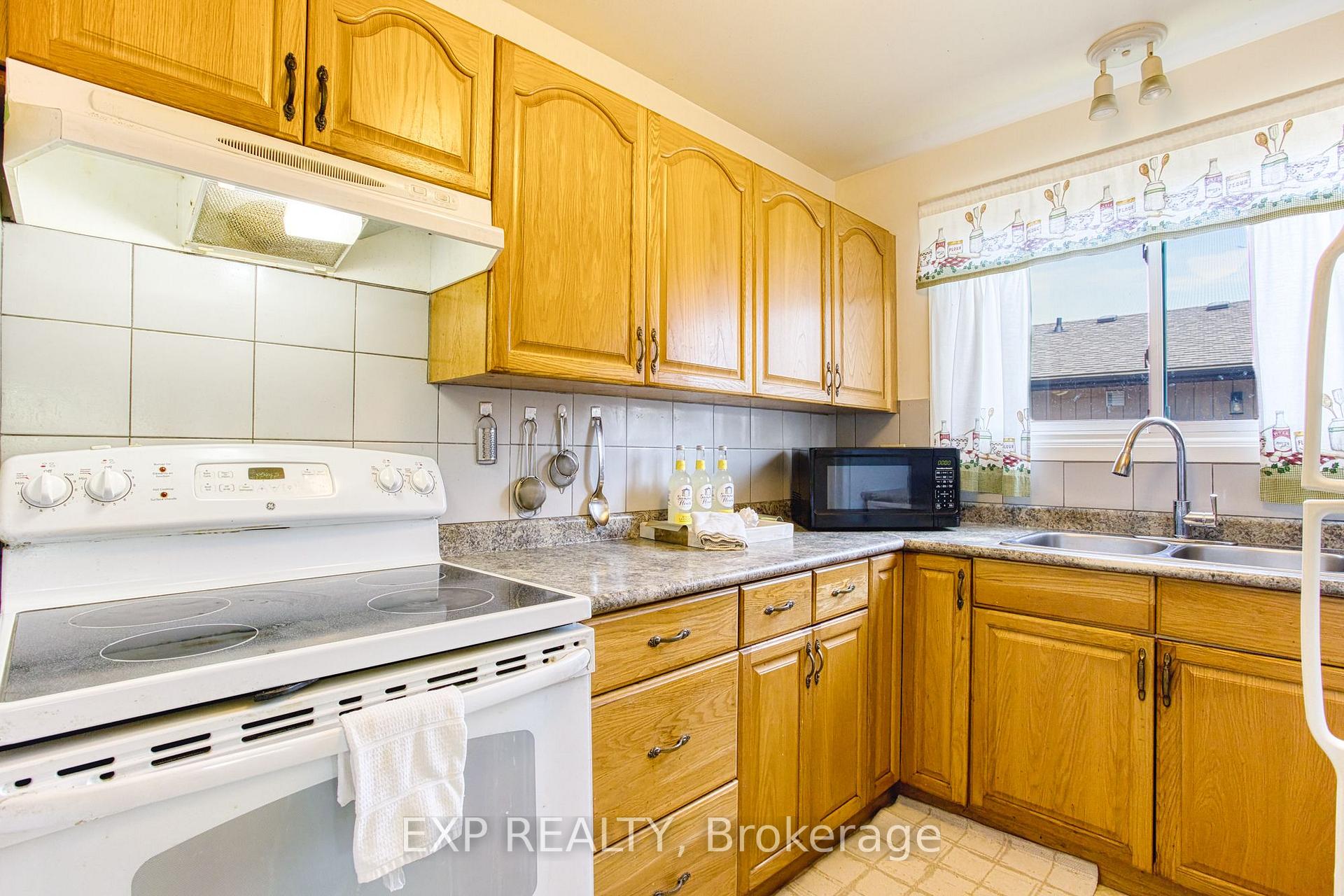 Photo 12 of 4 Cedar Glen, Grimsby, Grimsby West — HOMEH