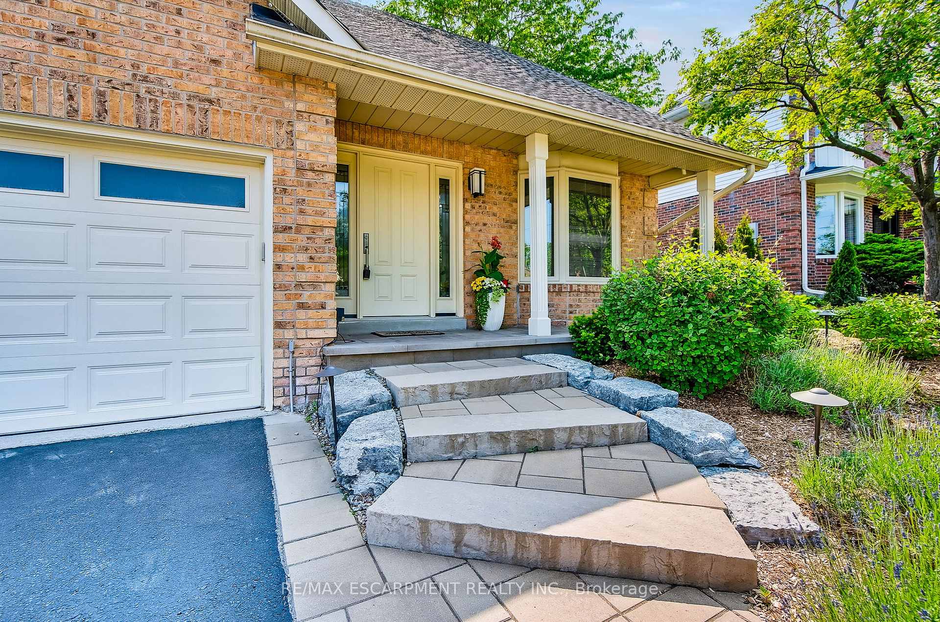 Photo 3 of 2174 Bader Crescent, Burlington, Brant Hills — HOMEH