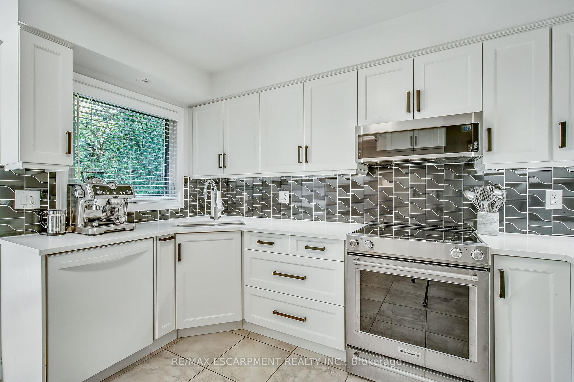 Photo 13 of 2174 Bader Crescent, Burlington, Brant Hills — HOMEH