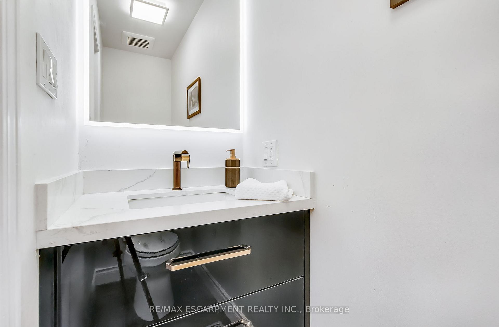 Photo 10 of 2174 Bader Crescent, Burlington, Brant Hills — HOMEH
