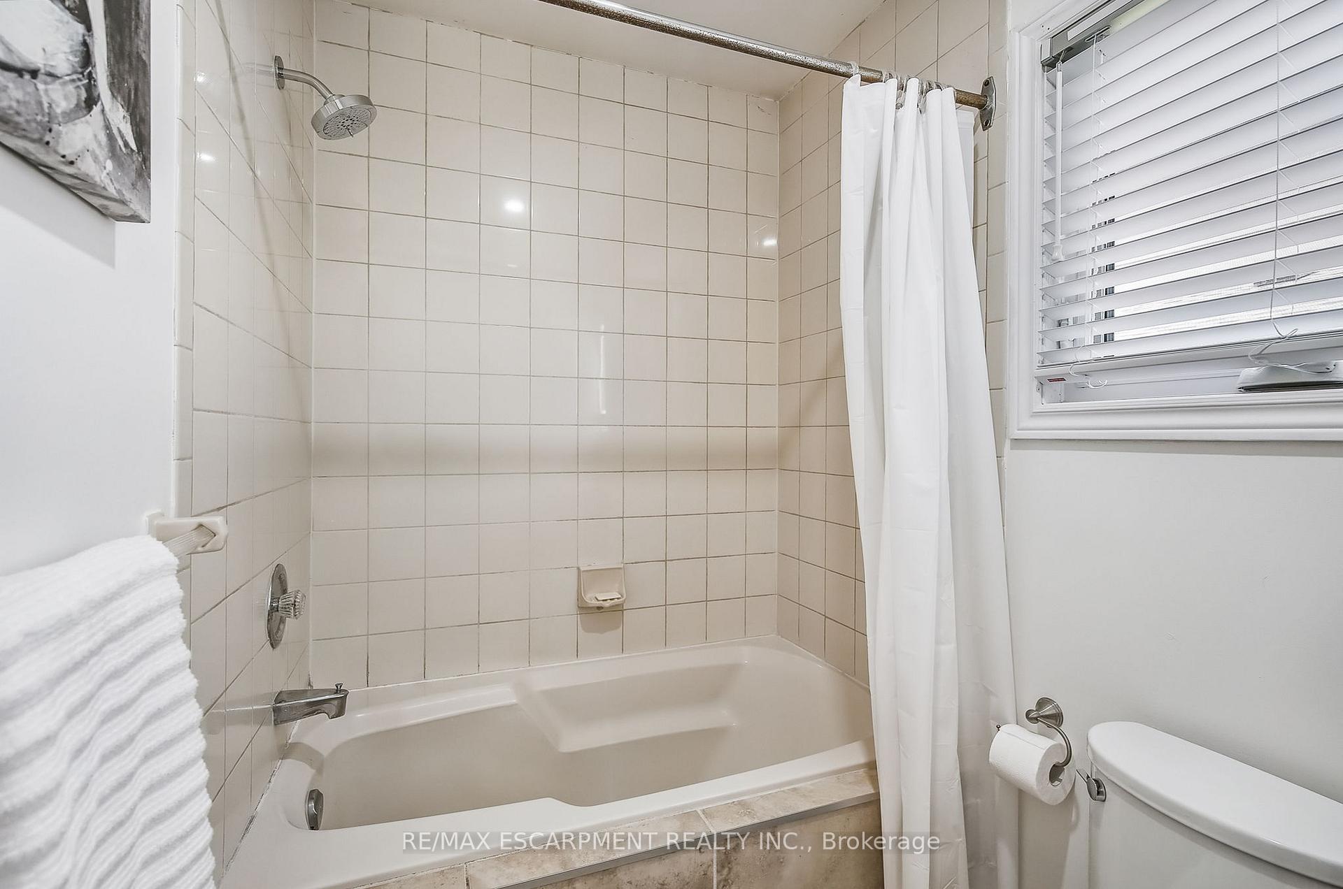 Photo 12 of 2174 Bader Crescent, Burlington, Brant Hills — HOMEH