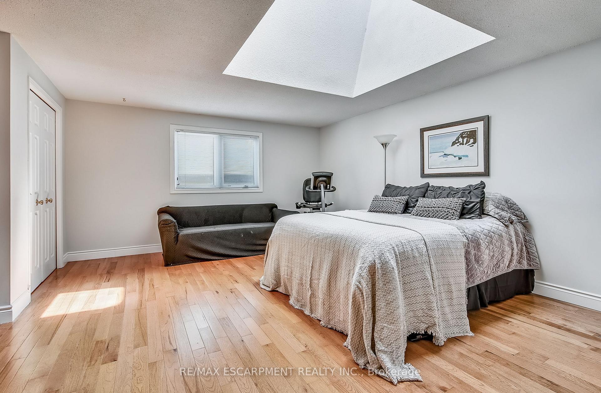 Photo 18 of 2174 Bader Crescent, Burlington, Brant Hills — HOMEH