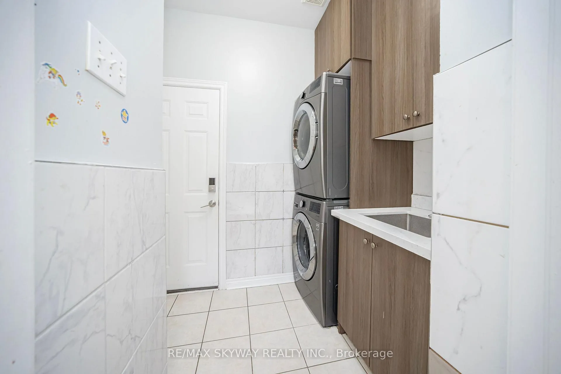 Photo 22 of 15 Borneo Crescent, Brampton, Sandringham-Wellington — HOMEH