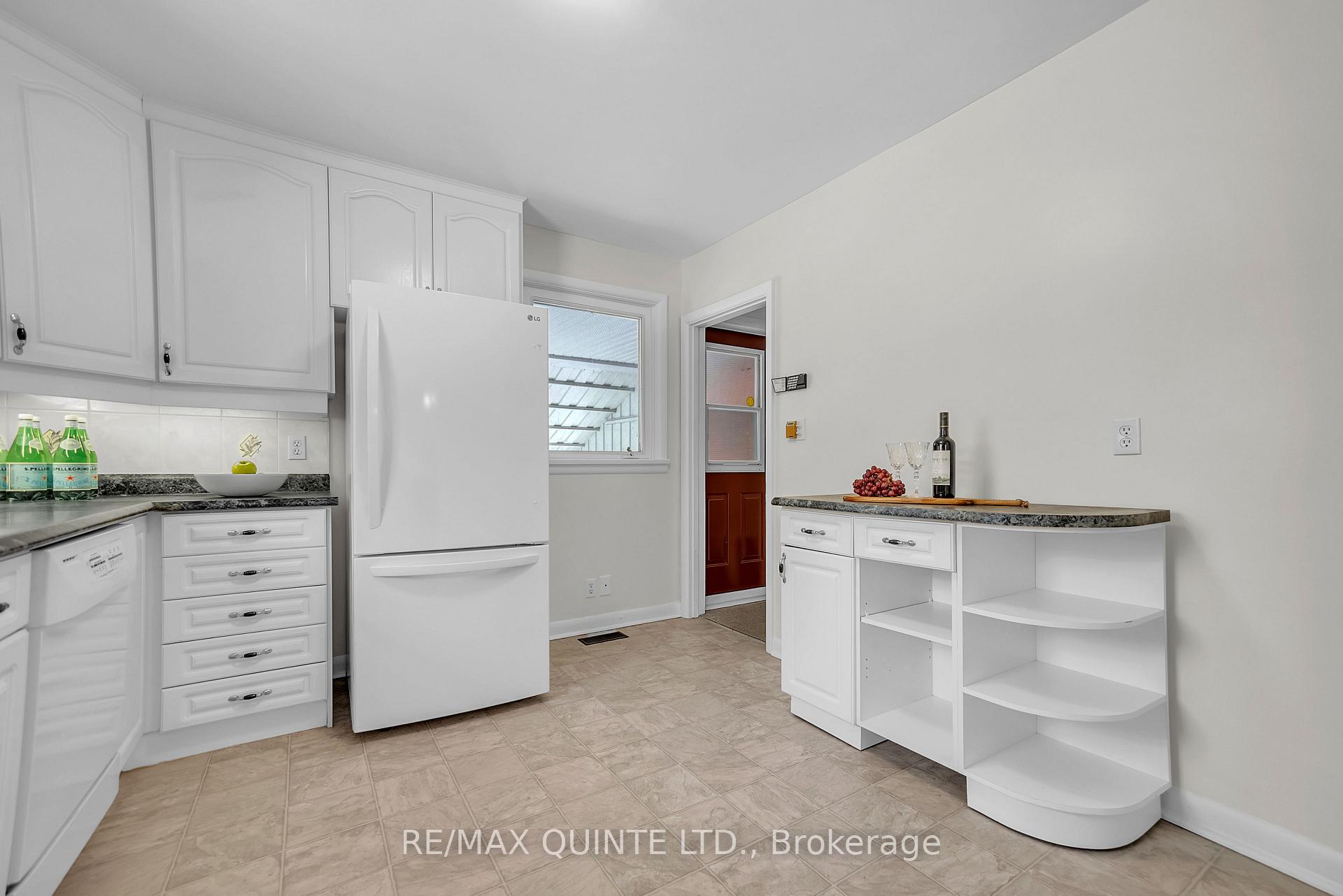 Photo 19 of 10 Sunset Drive, Belleville, Belleville Ward — HOMEH