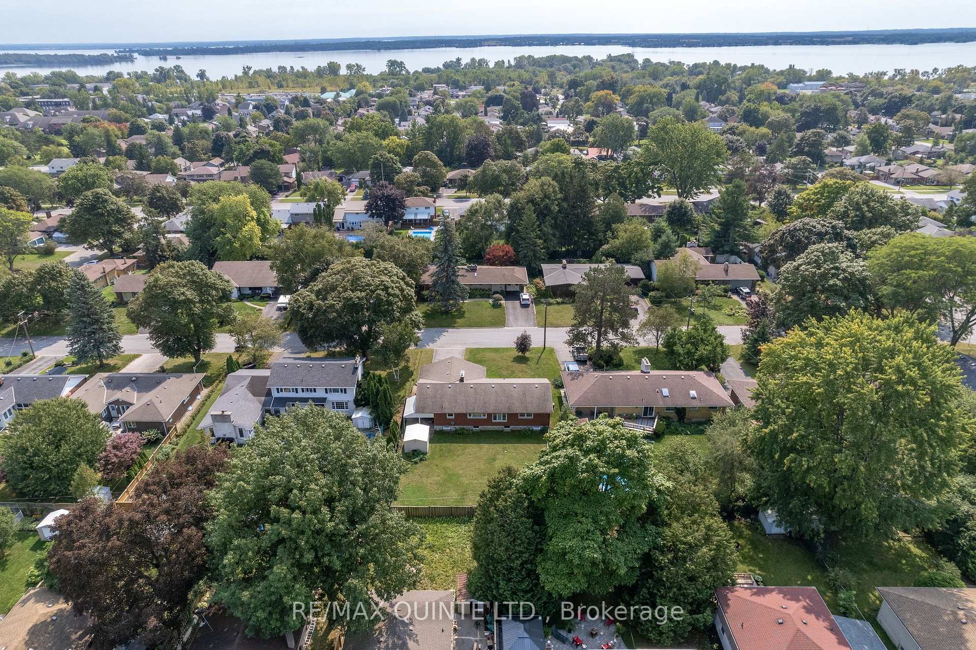 Photo 37 of 10 Sunset Drive, Belleville, Belleville Ward — HOMEH