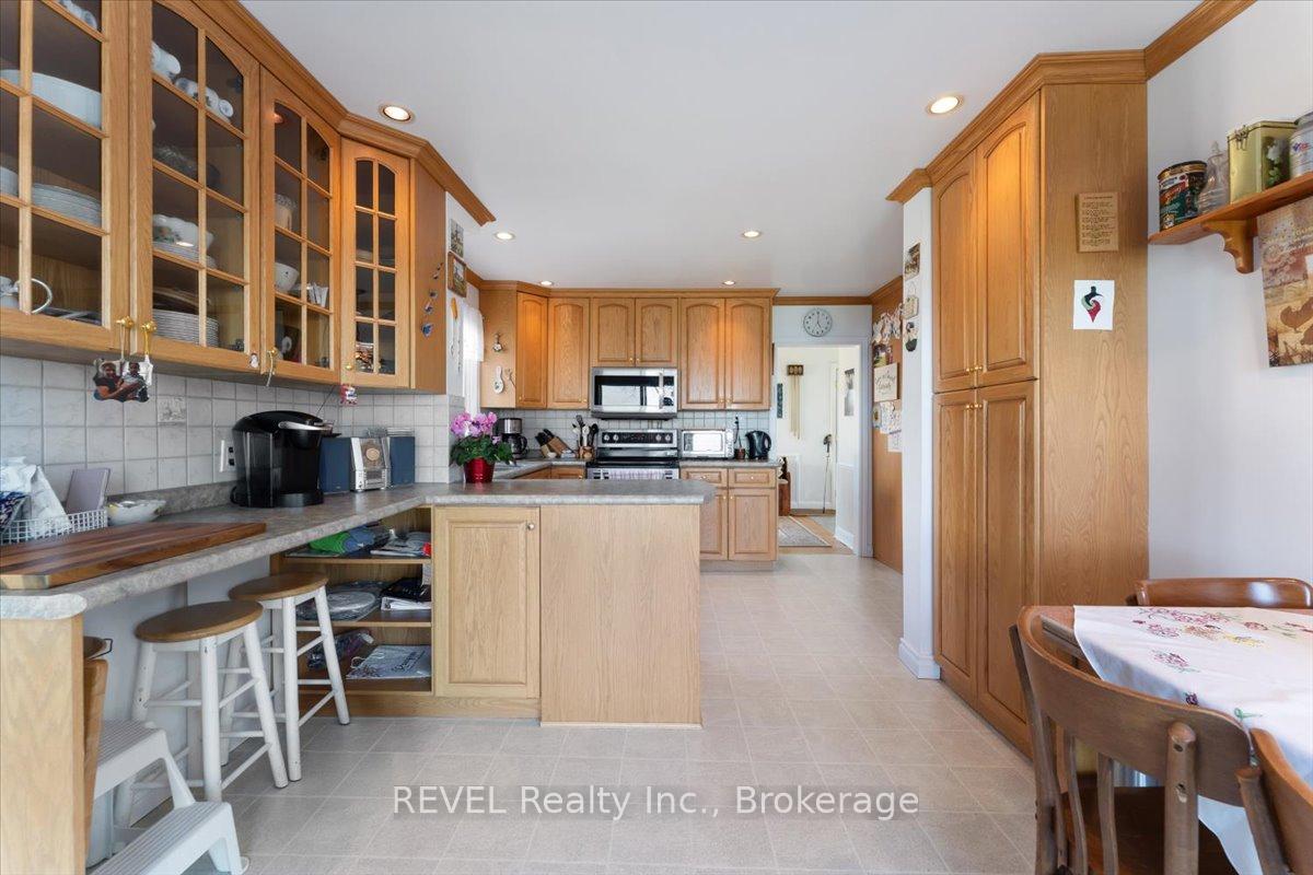 Photo 14 of 20 Lakeside Drive, Grimsby, Grimsby Beach — HOMEH