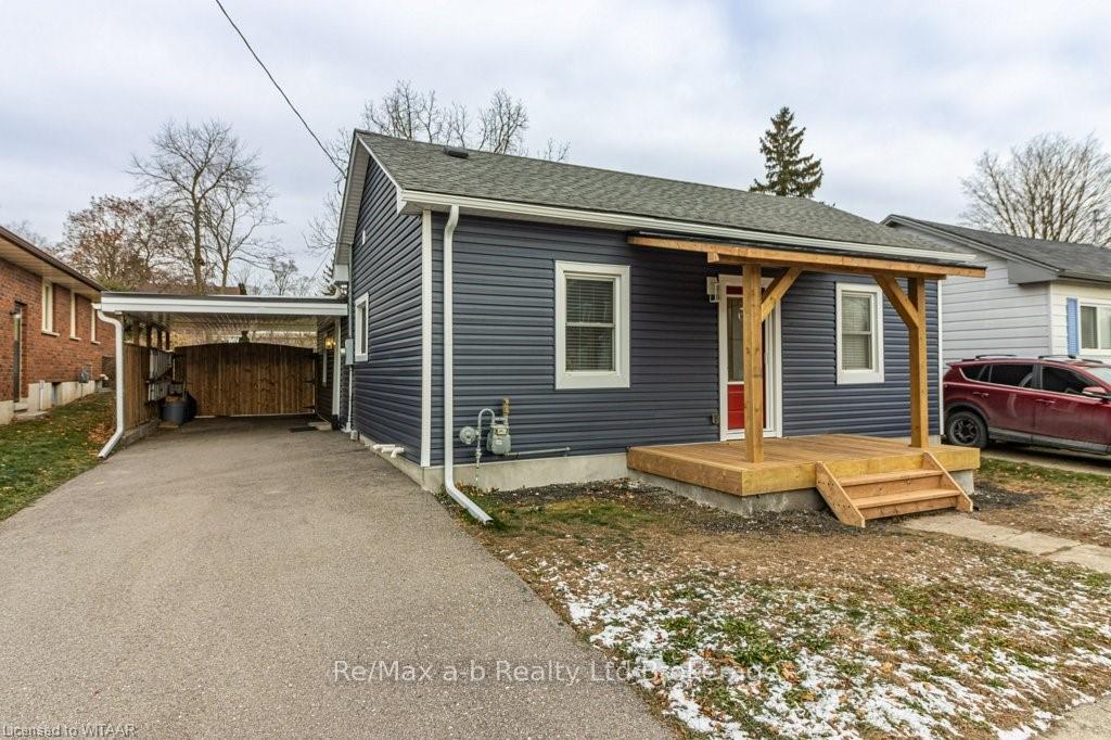 Photo 1 of 8 Queen Street, Brant — HOMEH