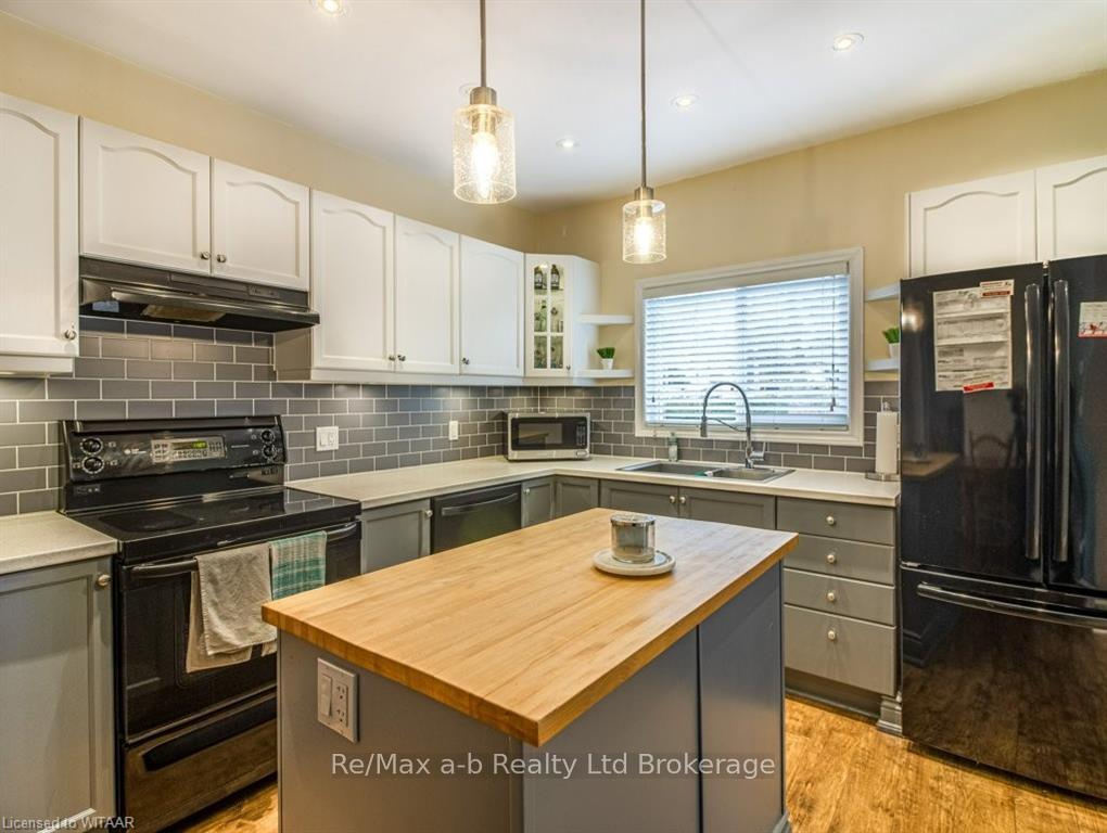 Photo 5 of 8 Queen Street, Brant — HOMEH