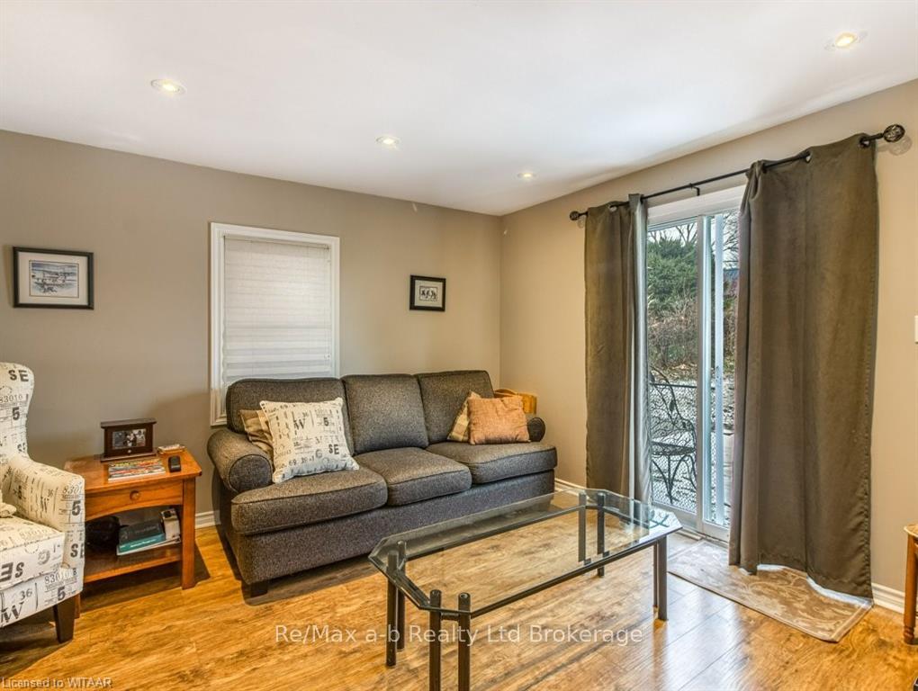 Photo 7 of 8 Queen Street, Brant — HOMEH