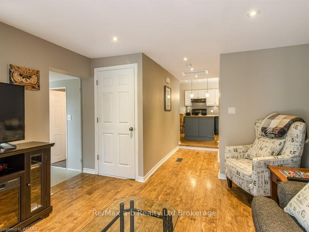 Photo 9 of 8 Queen Street, Brant — HOMEH