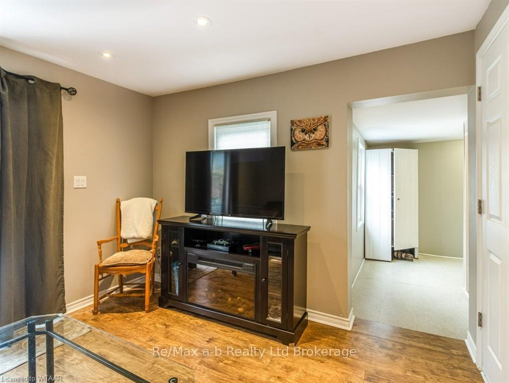 Photo 10 of 8 Queen Street, Brant — HOMEH