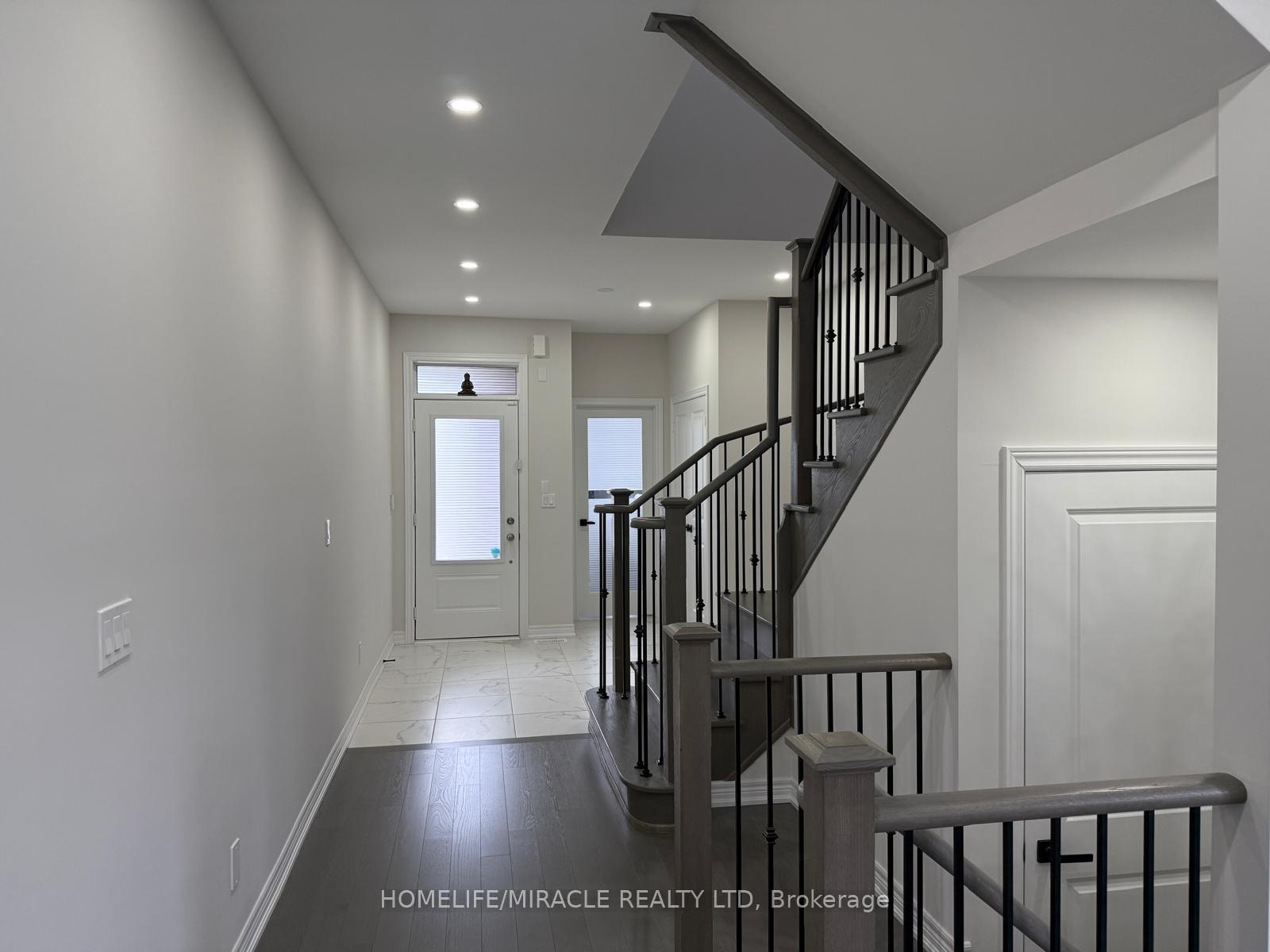 Photo 4 of 20 Ainslie Hill Crescent, Georgina, Sutton & Jackson's Point — HOMEH