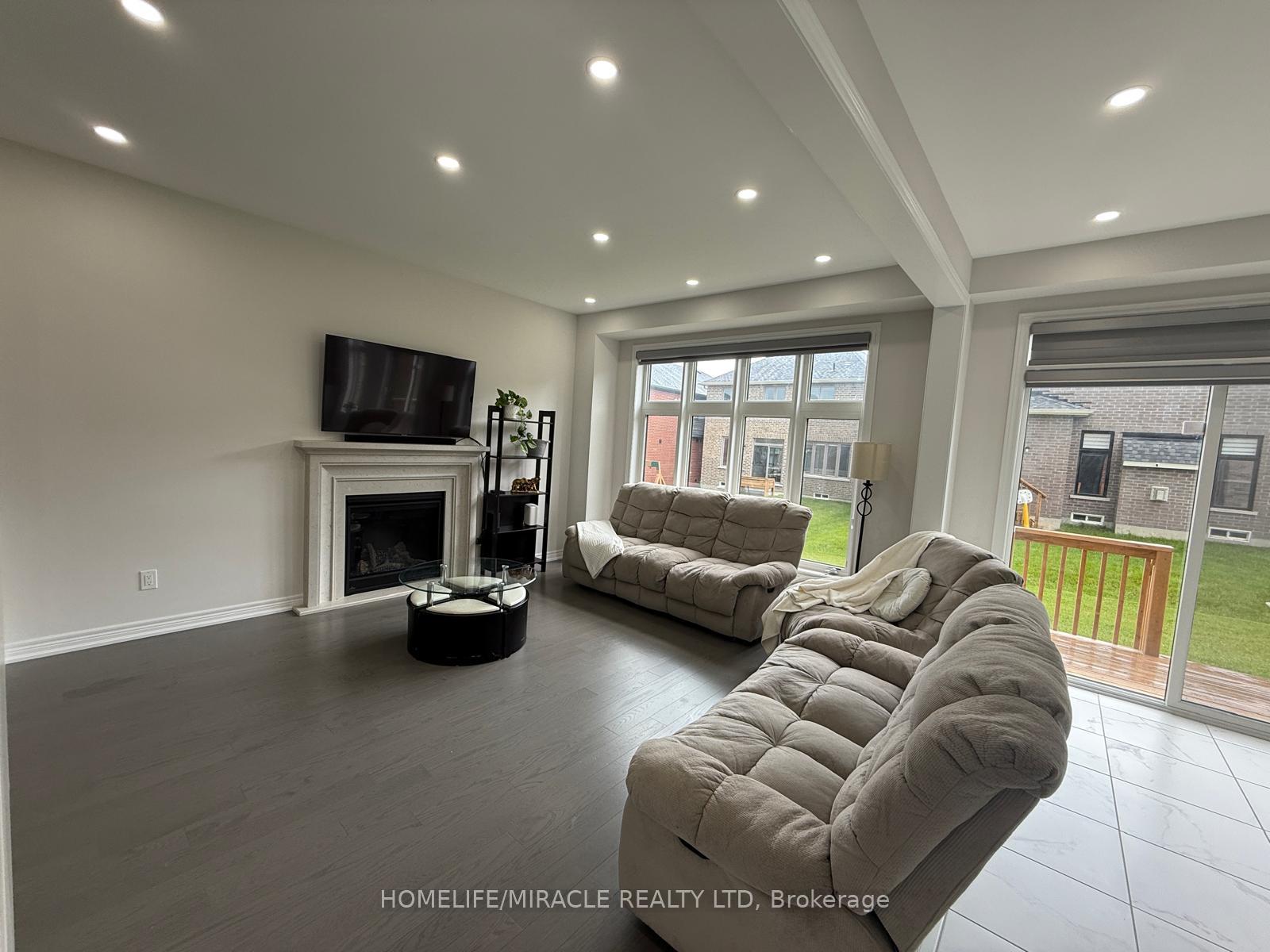 Photo 6 of 20 Ainslie Hill Crescent, Georgina, Sutton & Jackson's Point — HOMEH