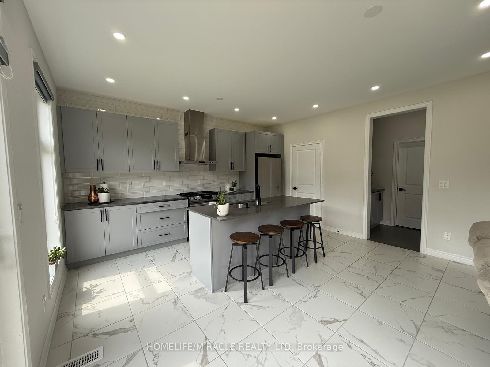 Photo 12 of 20 Ainslie Hill Crescent, Georgina, Sutton & Jackson's Point — HOMEH