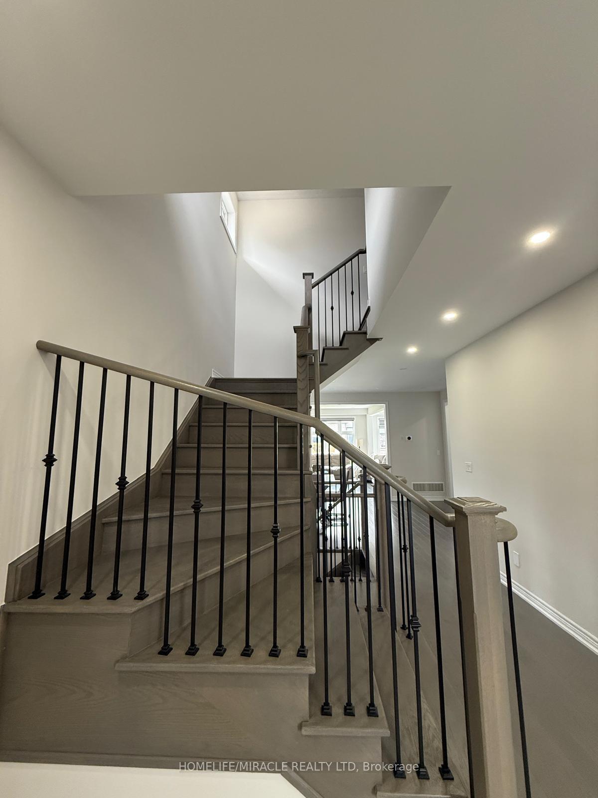 Photo 16 of 20 Ainslie Hill Crescent, Georgina, Sutton & Jackson's Point — HOMEH