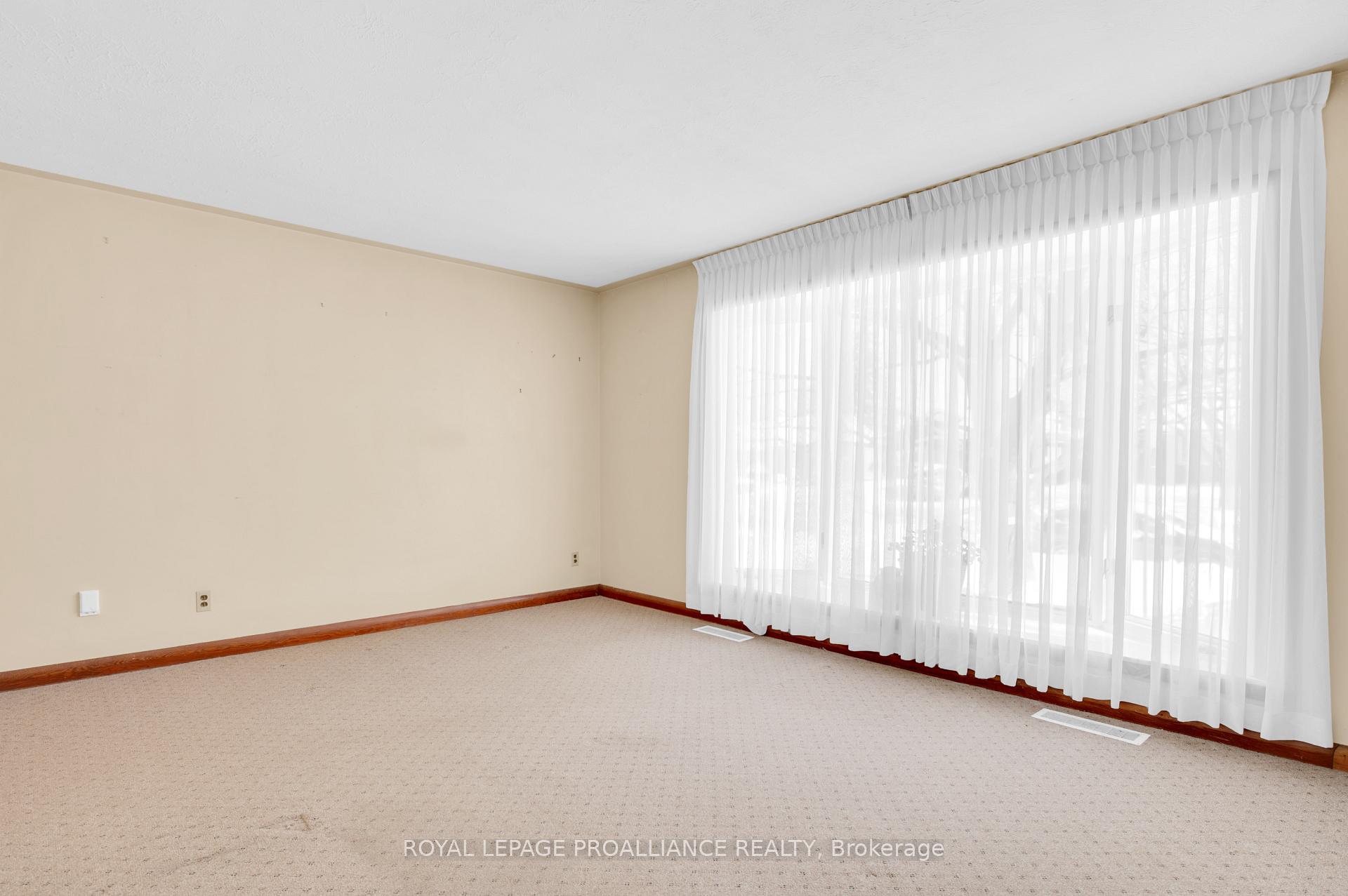Photo 10 of 67 Elizabeth Crescent, Belleville, Belleville Ward — HOMEH