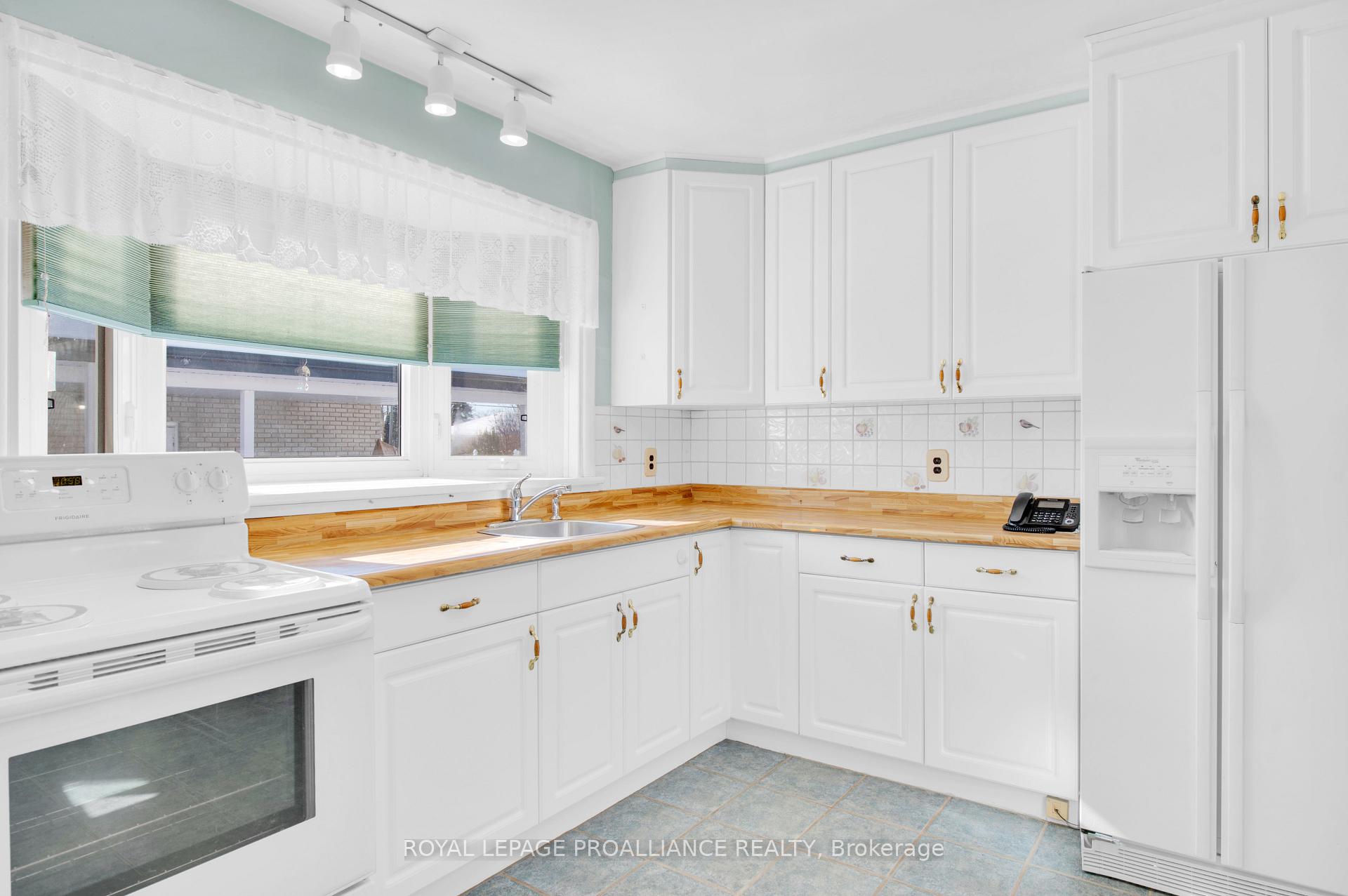 Photo 14 of 67 Elizabeth Crescent, Belleville, Belleville Ward — HOMEH