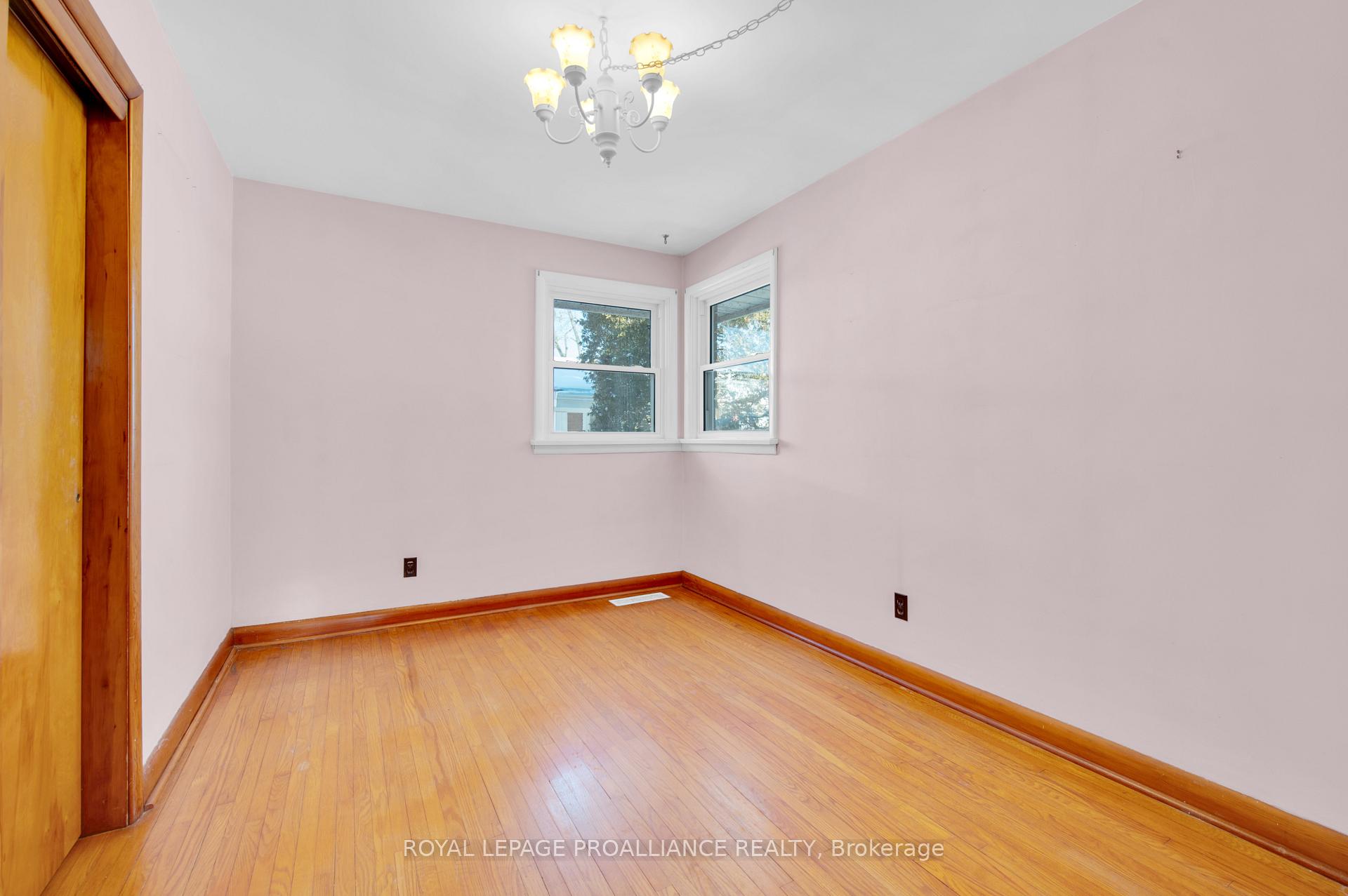Photo 17 of 67 Elizabeth Crescent, Belleville, Belleville Ward — HOMEH
