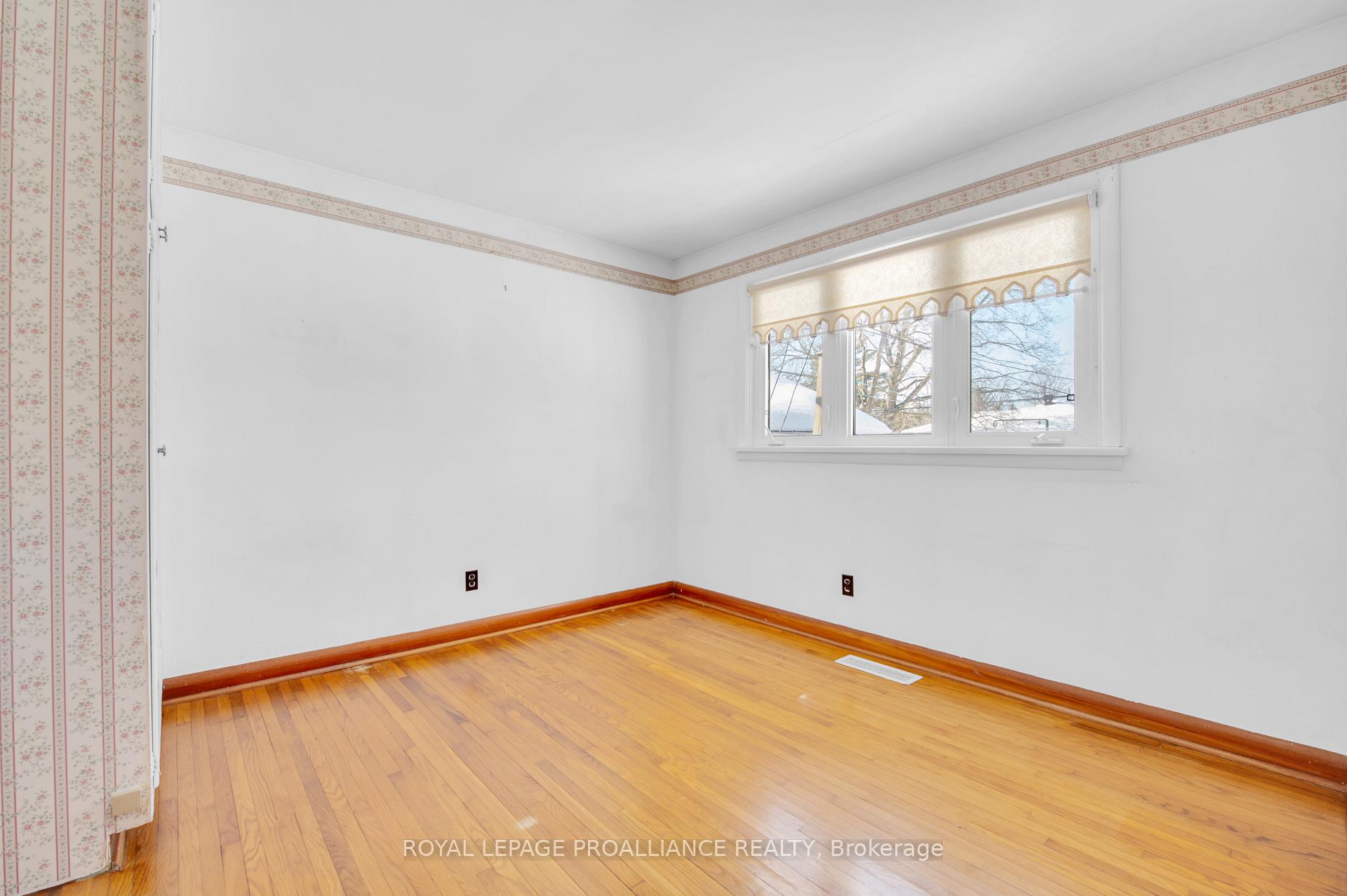 Photo 18 of 67 Elizabeth Crescent, Belleville, Belleville Ward — HOMEH
