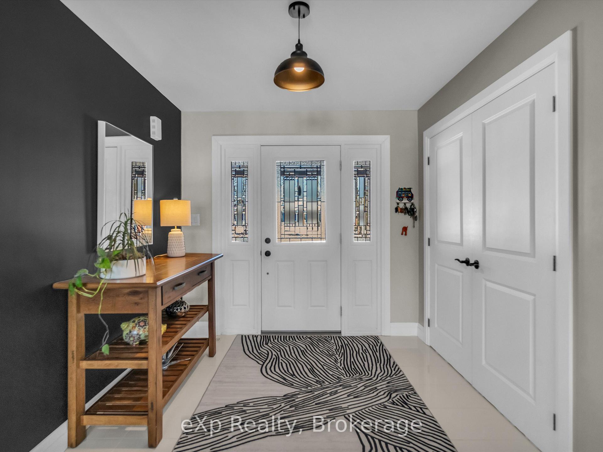 Photo 2 of 184 Maple Heights Drive, Gravenhurst, Muskoka (S) — HOMEH