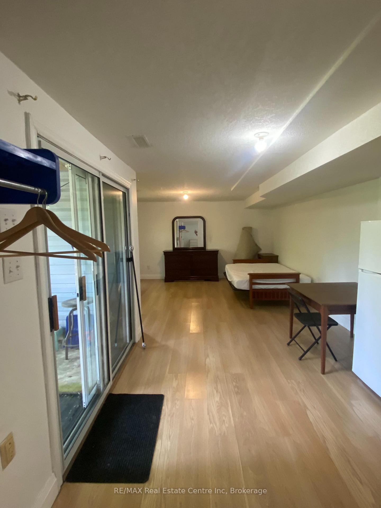 Photo 2 of 39 PACIFIC (Bsmt Only) Place, Guelph, Dovercliffe Park/Old University — HOMEH
