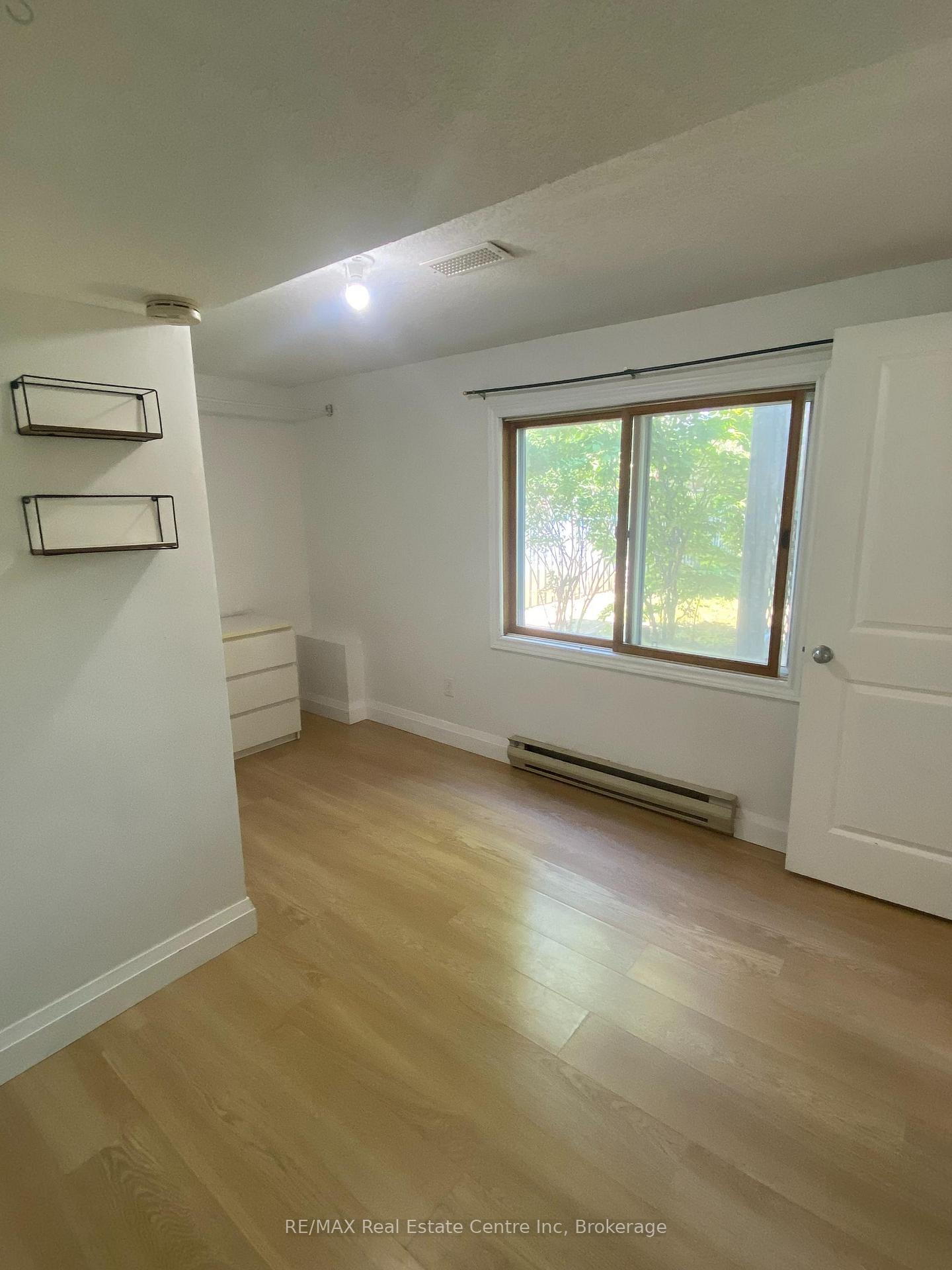 Photo 7 of 39 PACIFIC (Bsmt Only) Place, Guelph, Dovercliffe Park/Old University — HOMEH