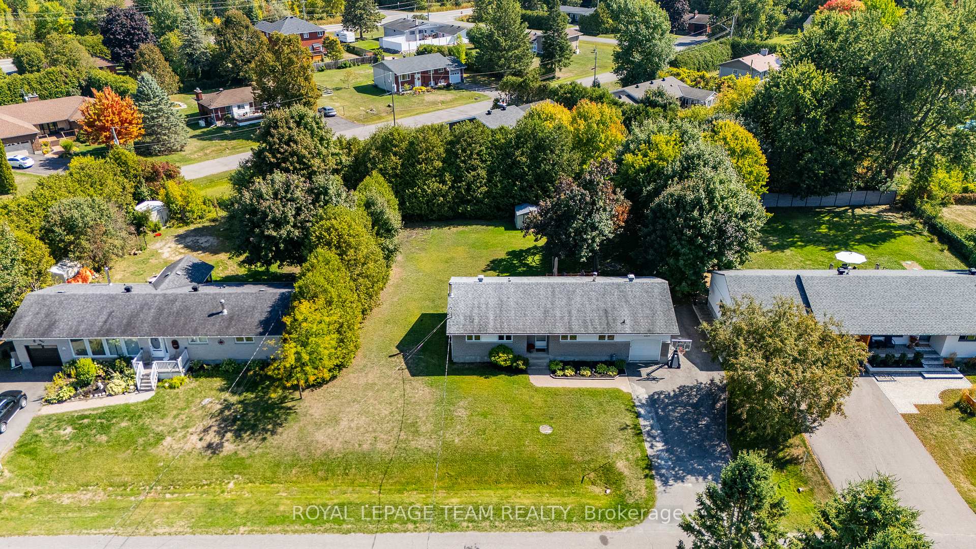Photo 2 of 6521 Jack Pine Crescent, Ottawa, Greely — HOMEH