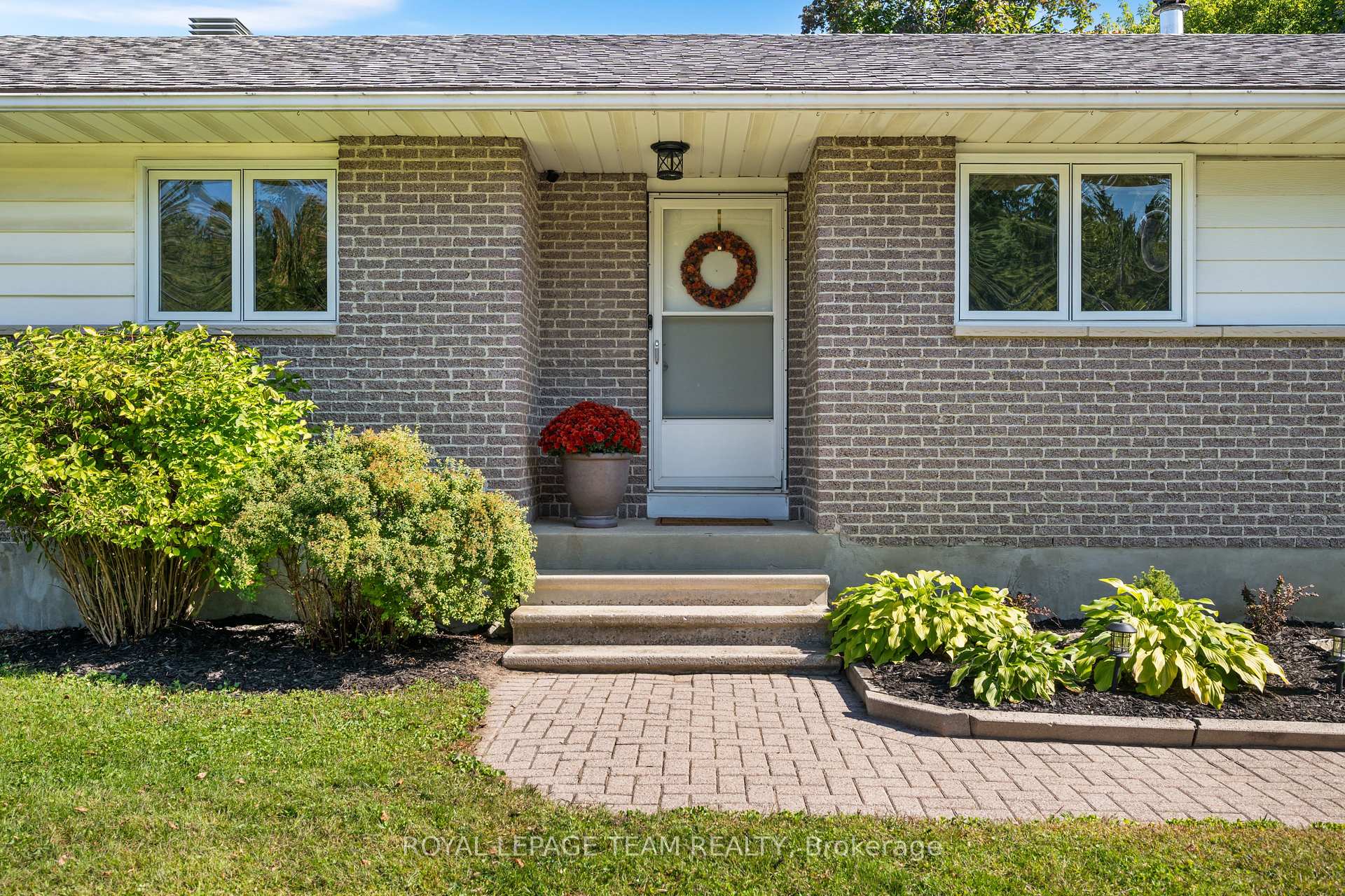 Photo 3 of 6521 Jack Pine Crescent, Ottawa, Greely — HOMEH