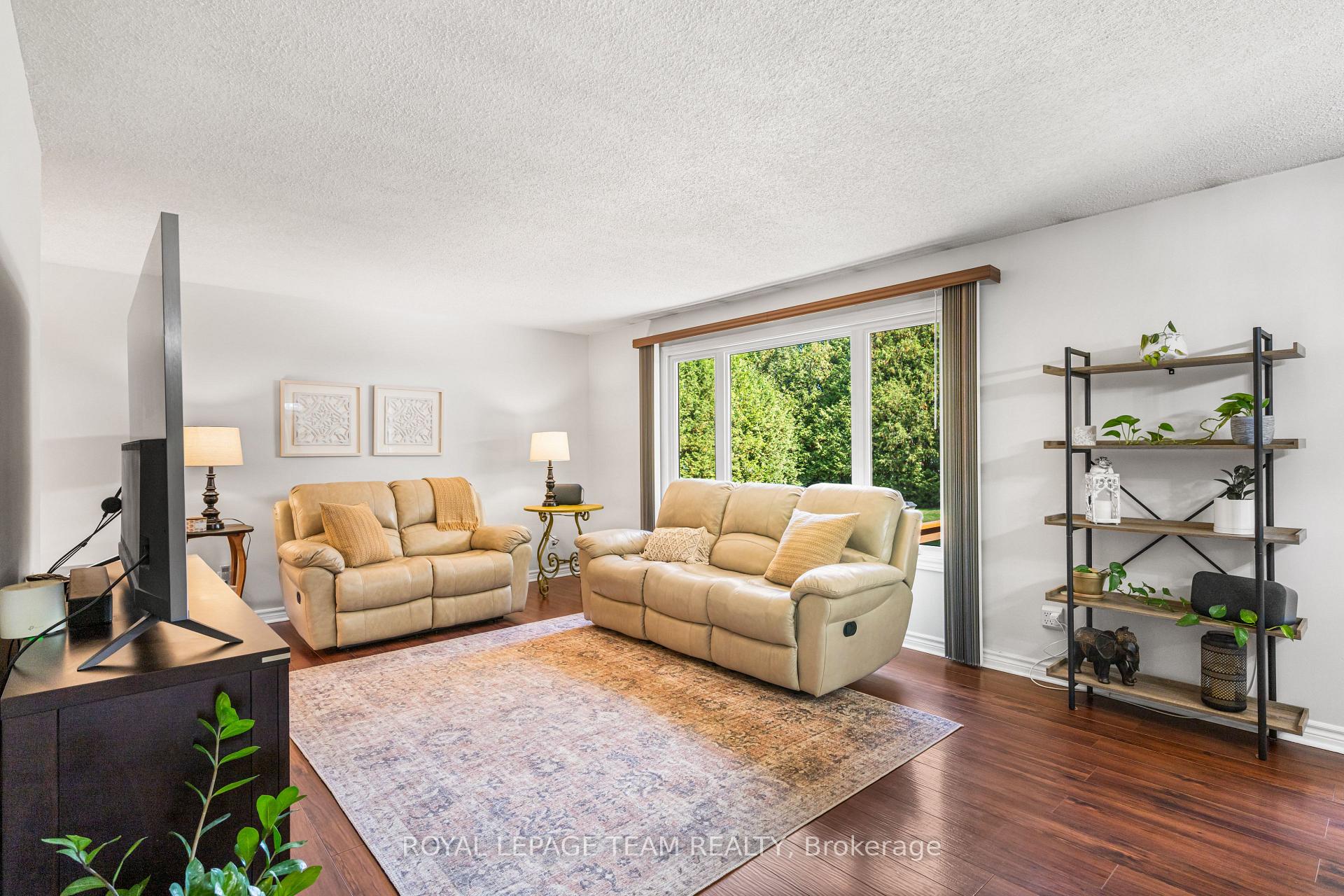 Photo 8 of 6521 Jack Pine Crescent, Ottawa, Greely — HOMEH