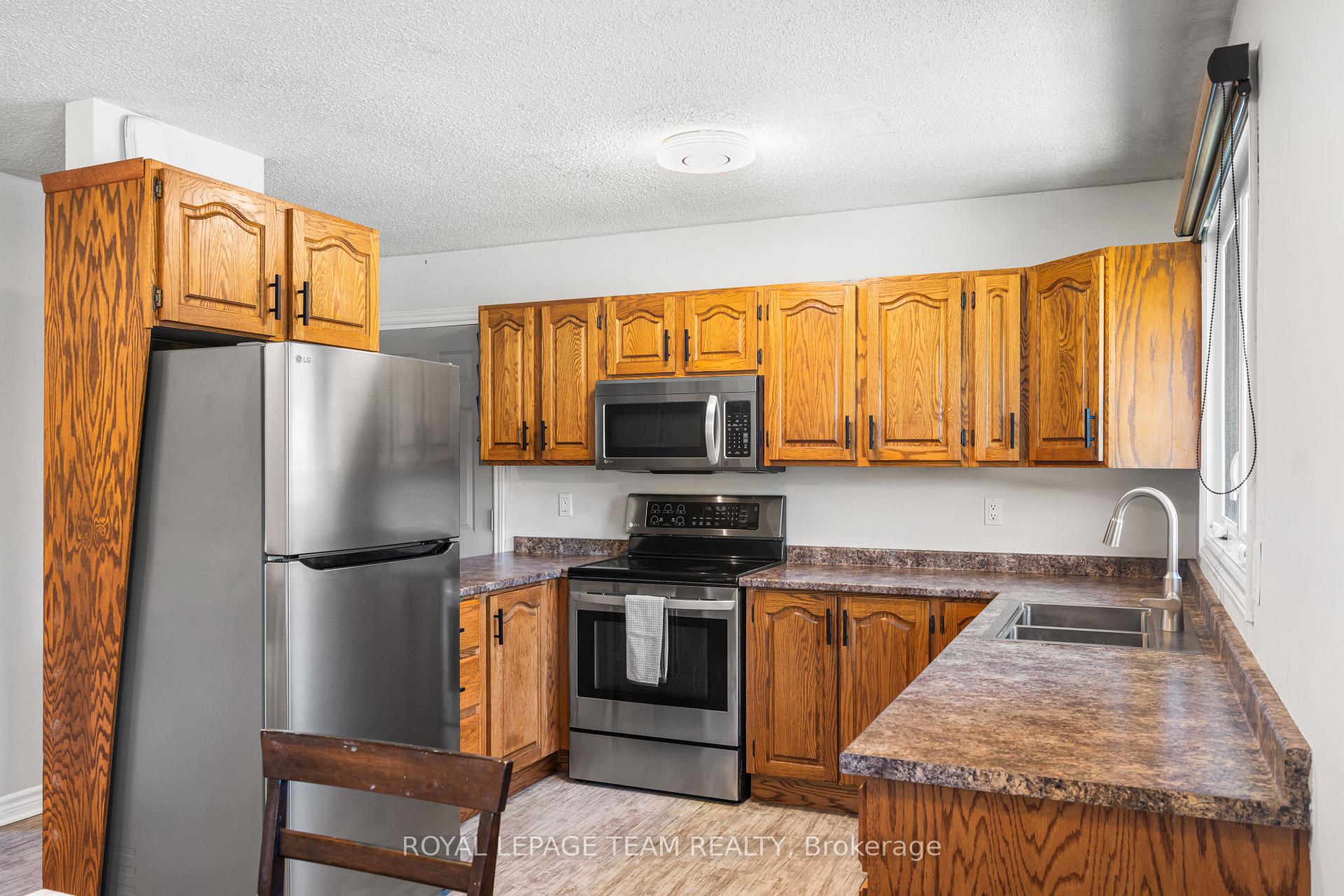 Photo 14 of 6521 Jack Pine Crescent, Ottawa, Greely — HOMEH
