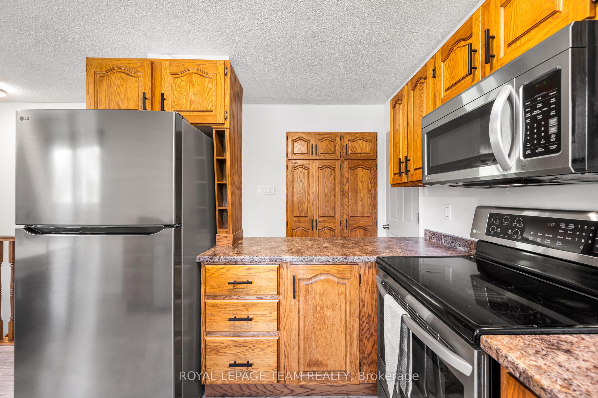 Photo 16 of 6521 Jack Pine Crescent, Ottawa, Greely — HOMEH