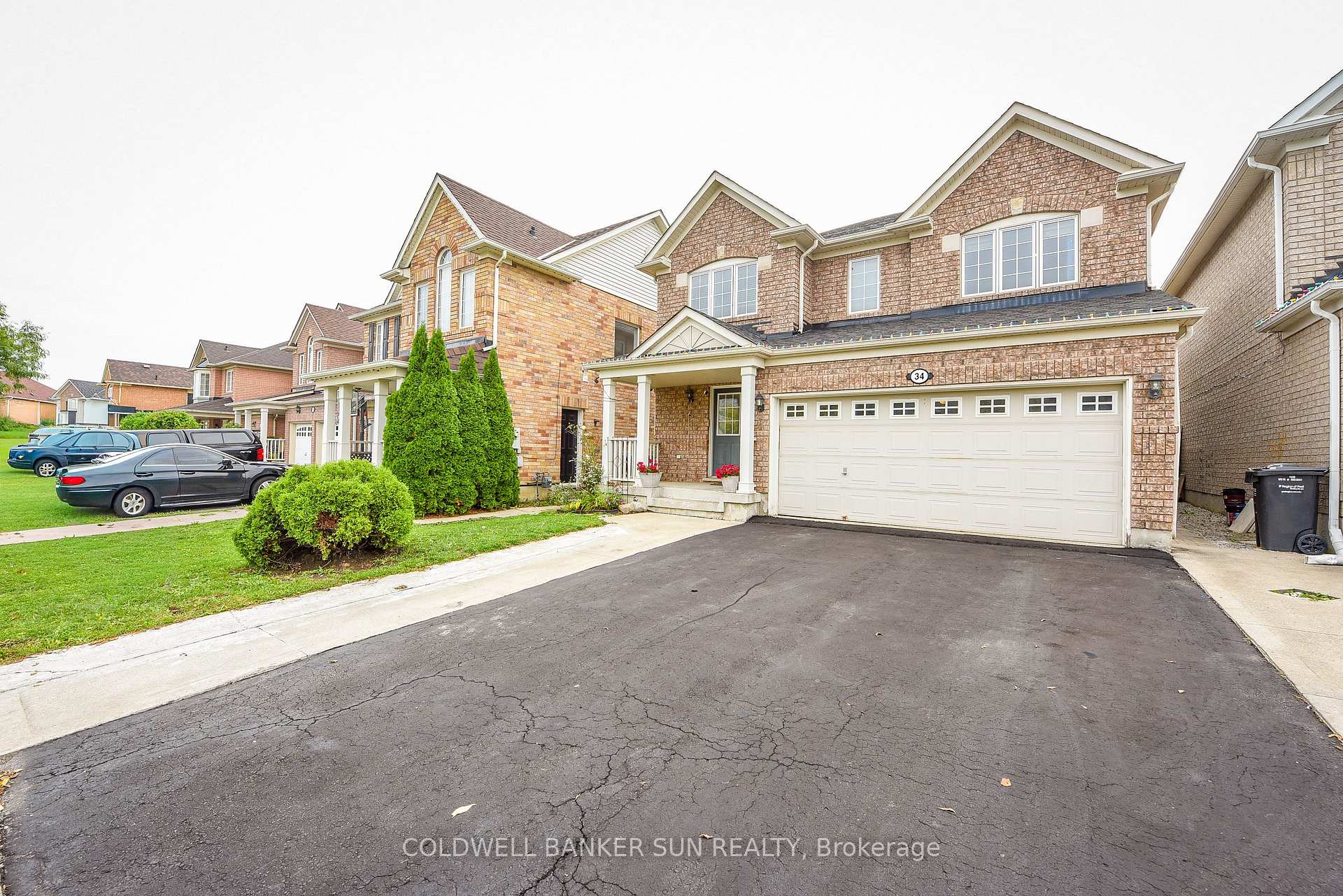 Photo 2 of 34 Benmore Crescent, Brampton, Vales of Castlemore — HOMEH