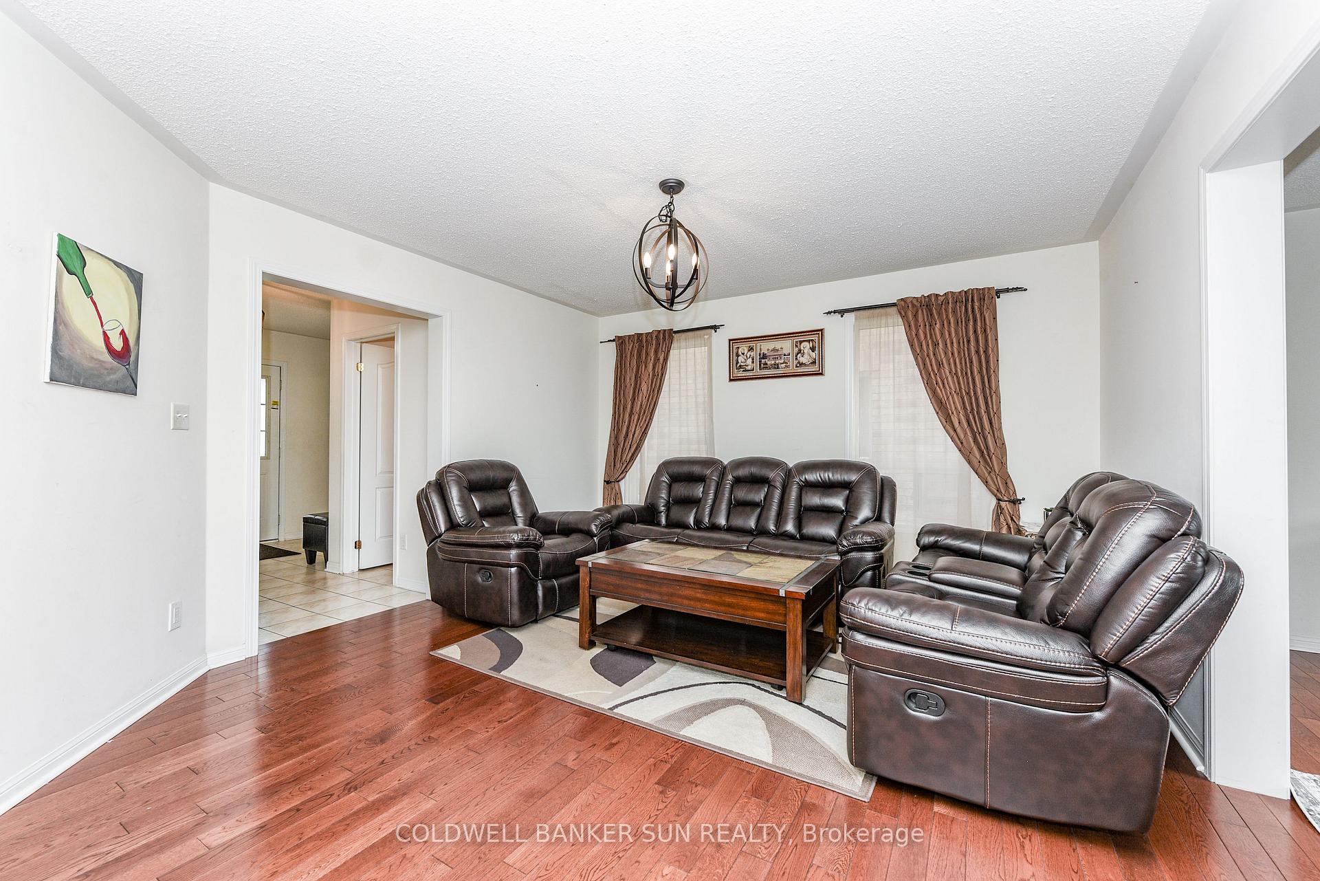 Photo 8 of 34 Benmore Crescent, Brampton, Vales of Castlemore — HOMEH